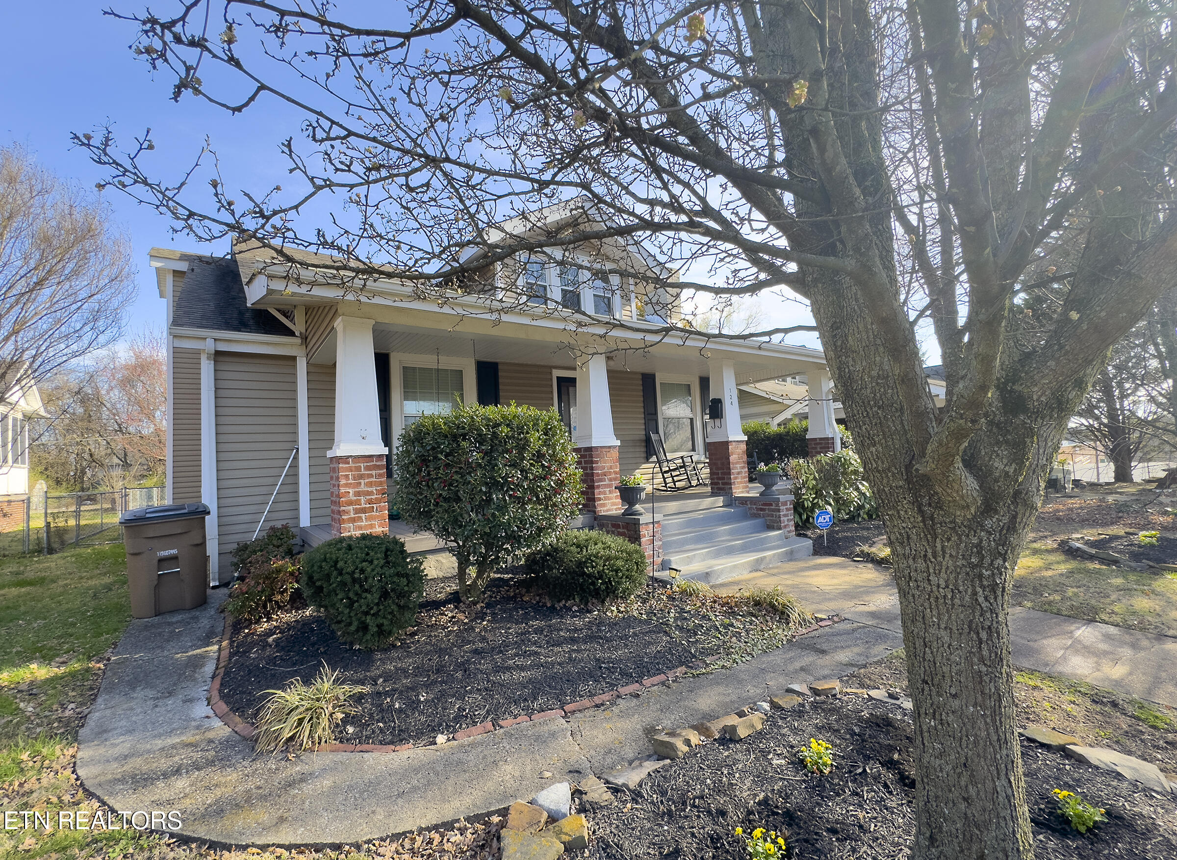 124 E Churchwell Ave Property Photo 4
