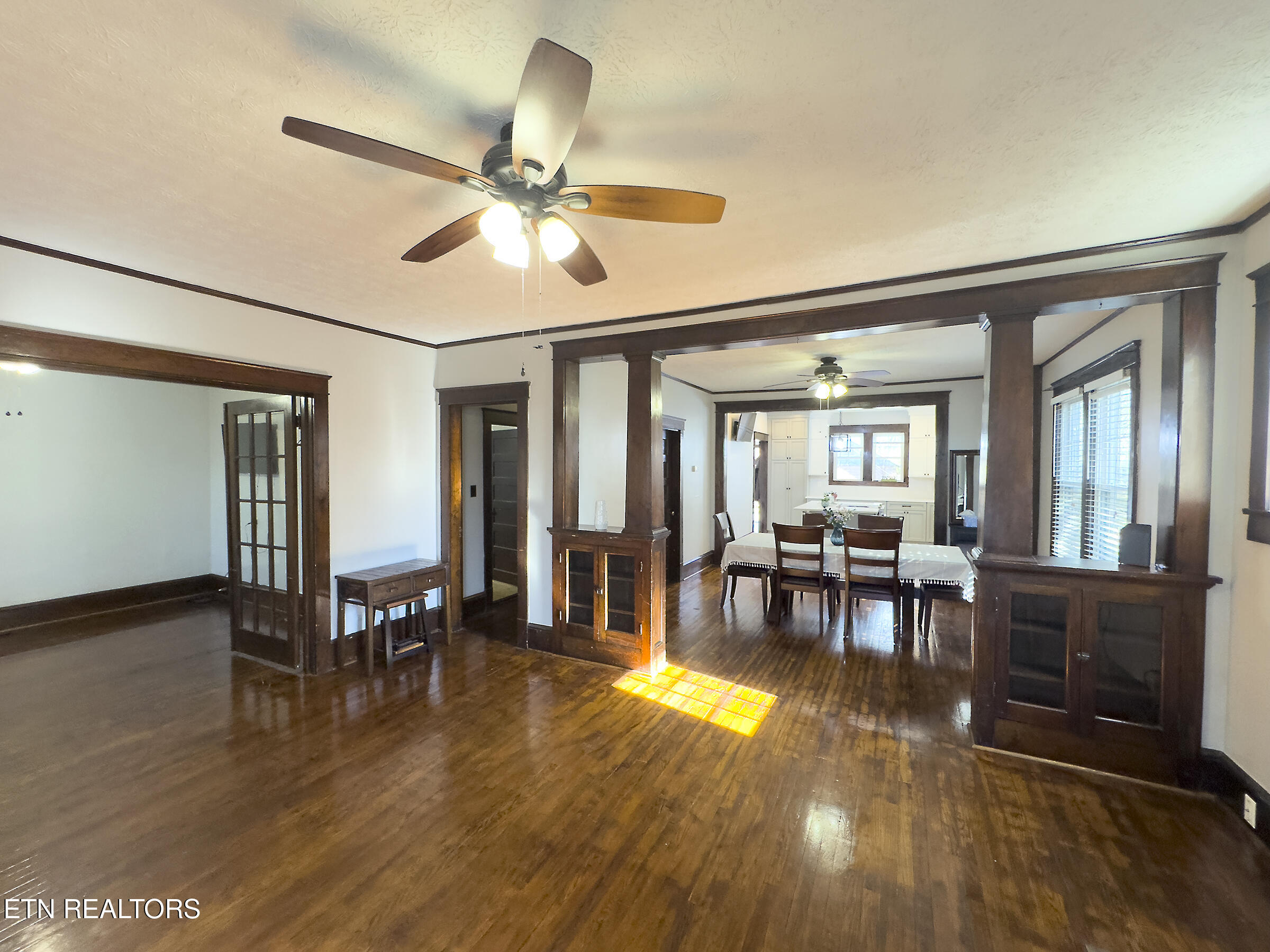 124 E Churchwell Ave Property Photo 11