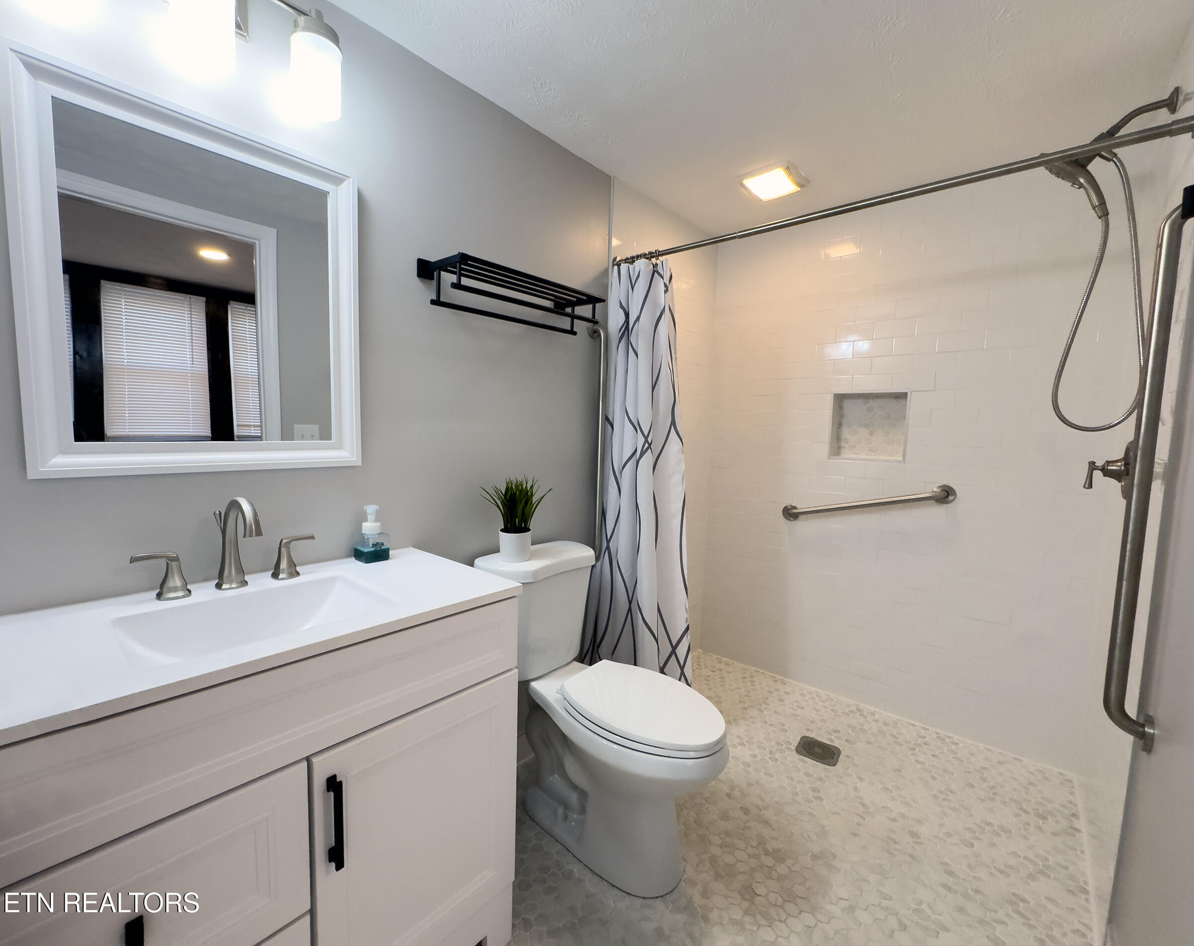 124 E Churchwell Ave Property Photo 28