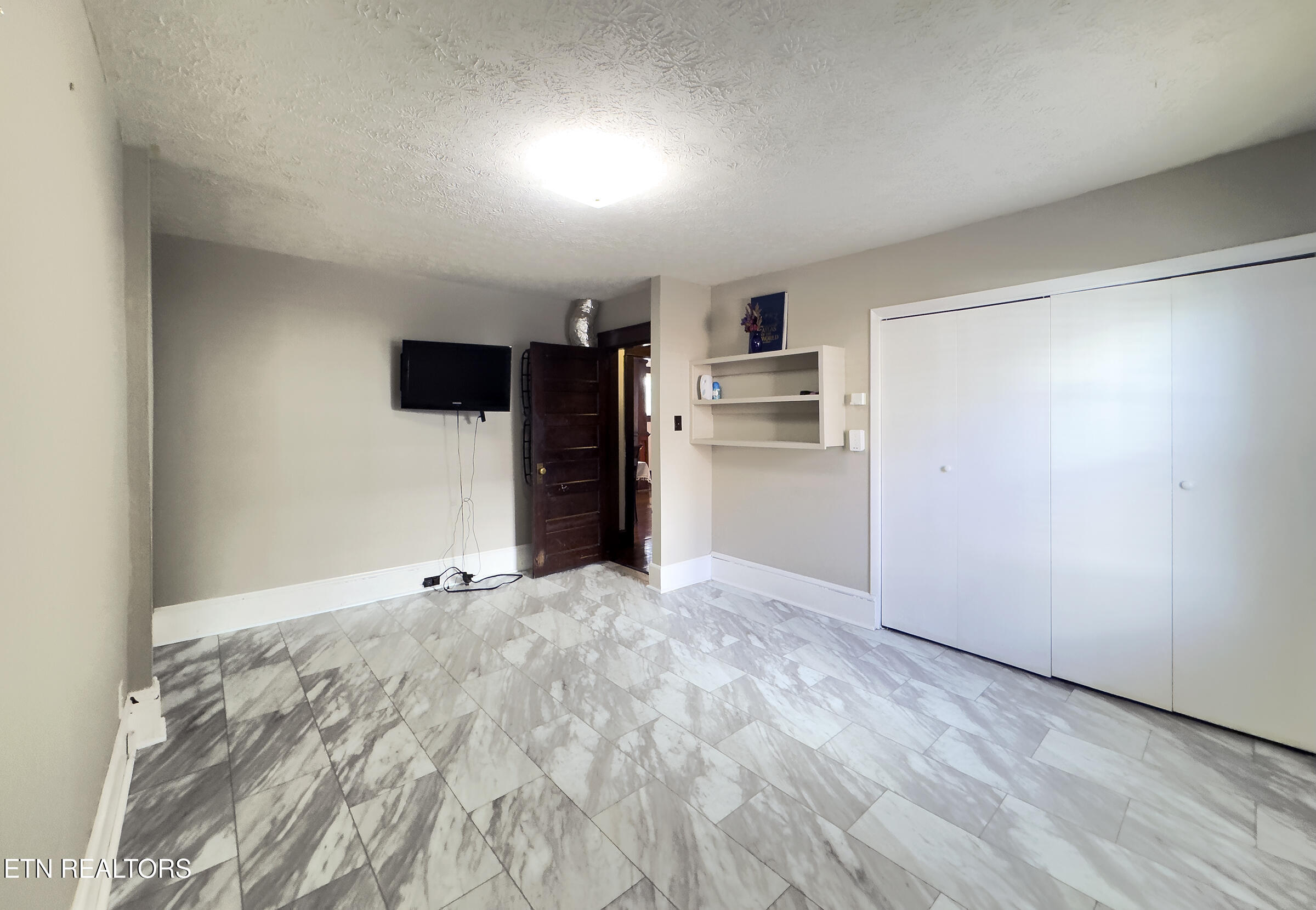 124 E Churchwell Ave Property Photo 30