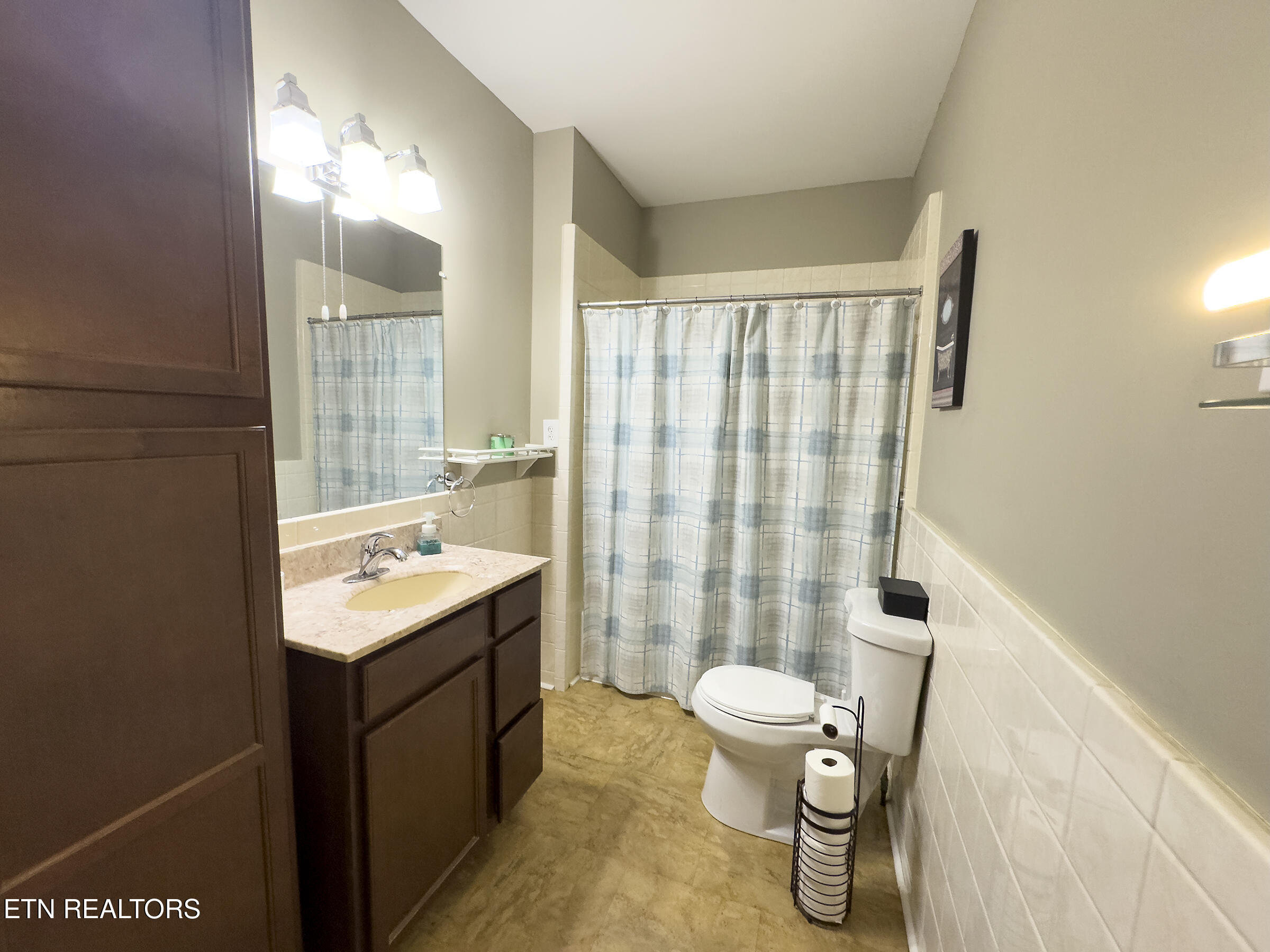 124 E Churchwell Ave Property Photo 33