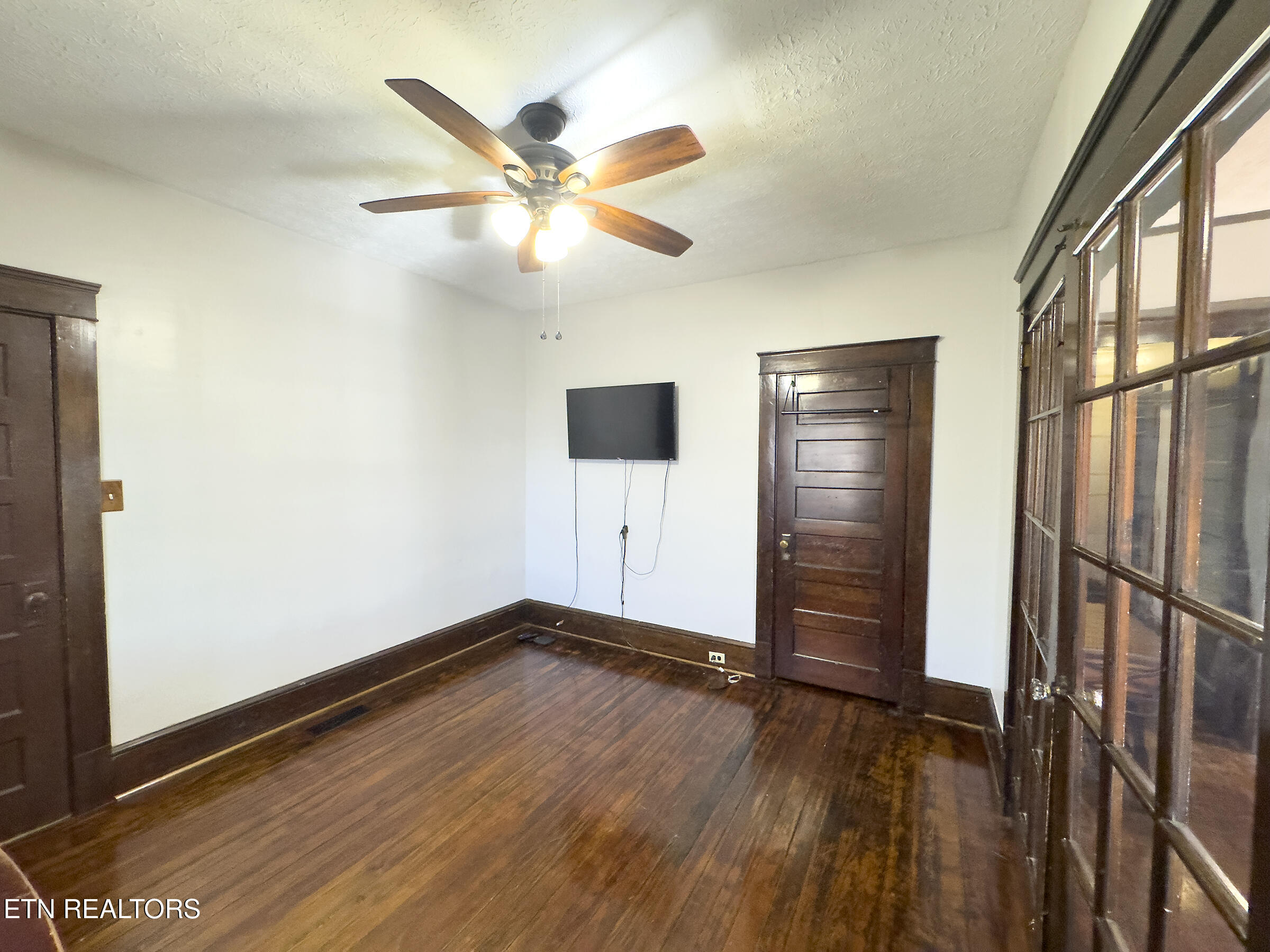 124 E Churchwell Ave Property Photo 34