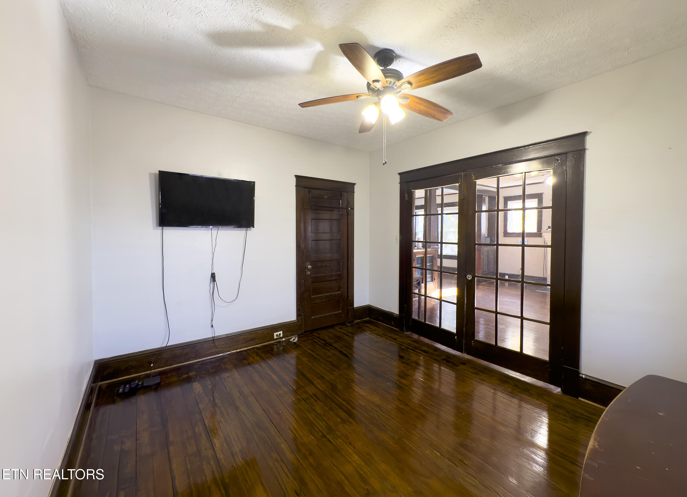 124 E Churchwell Ave Property Photo 35