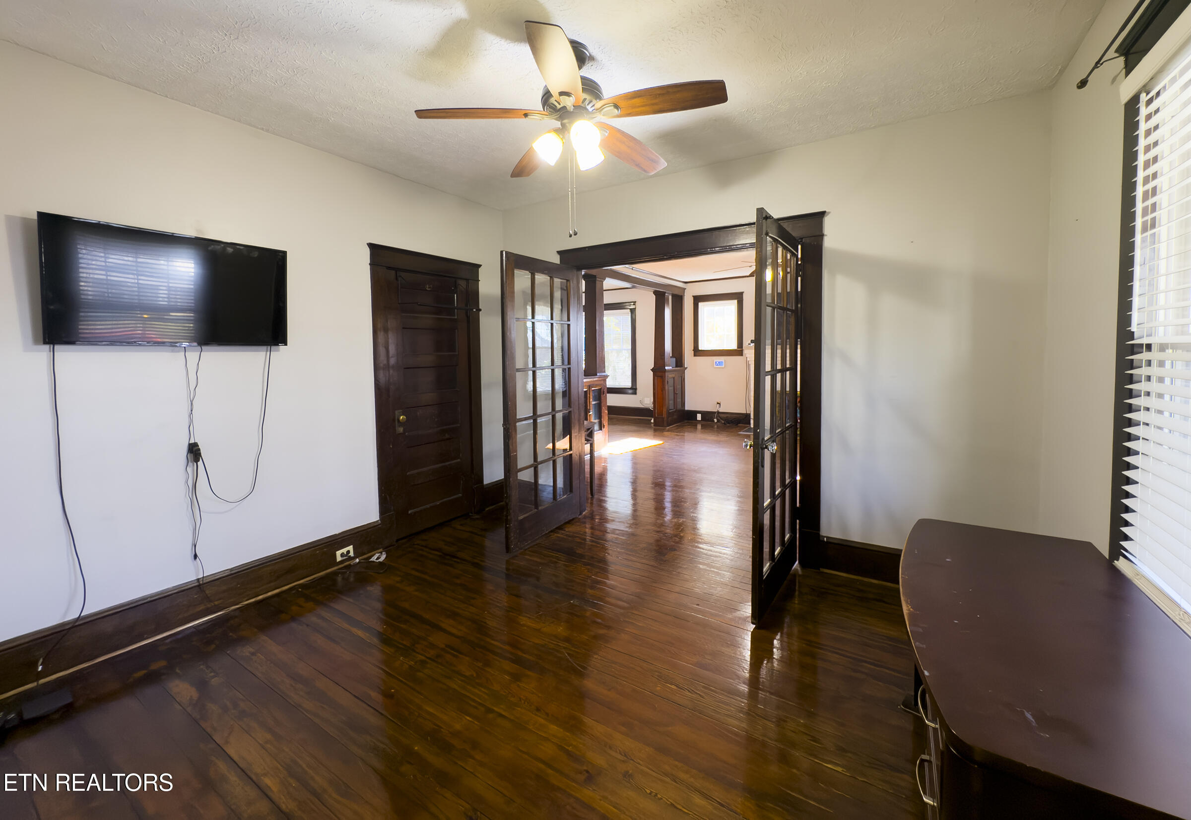 124 E Churchwell Ave Property Photo 37