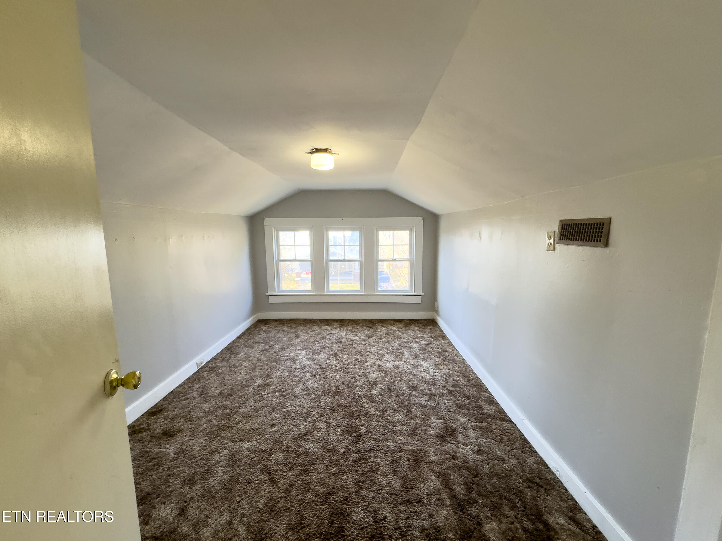 124 E Churchwell Ave Property Photo 45