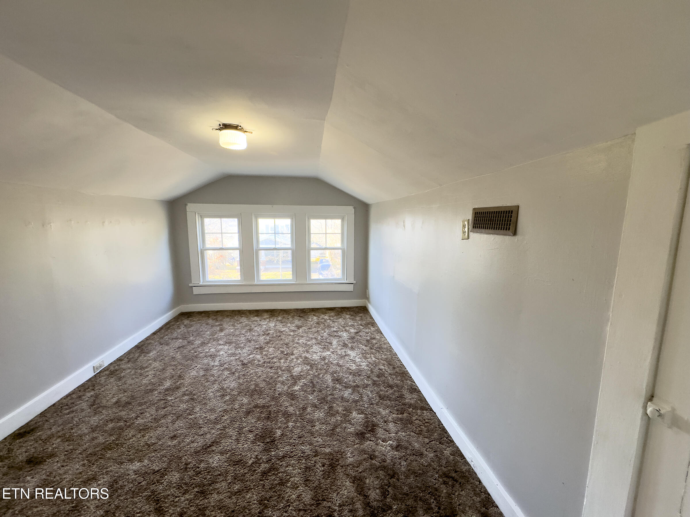 124 E Churchwell Ave Property Photo 46