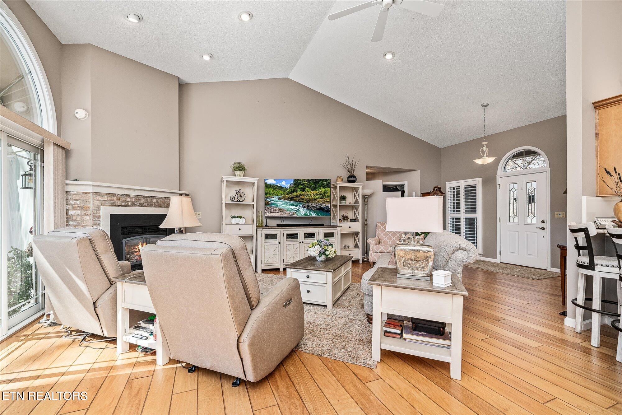 23 Hurstwood Lane Property Photo 8