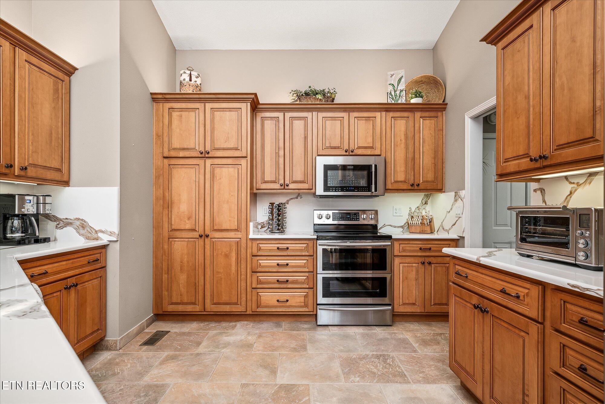 23 Hurstwood Lane Property Photo 11