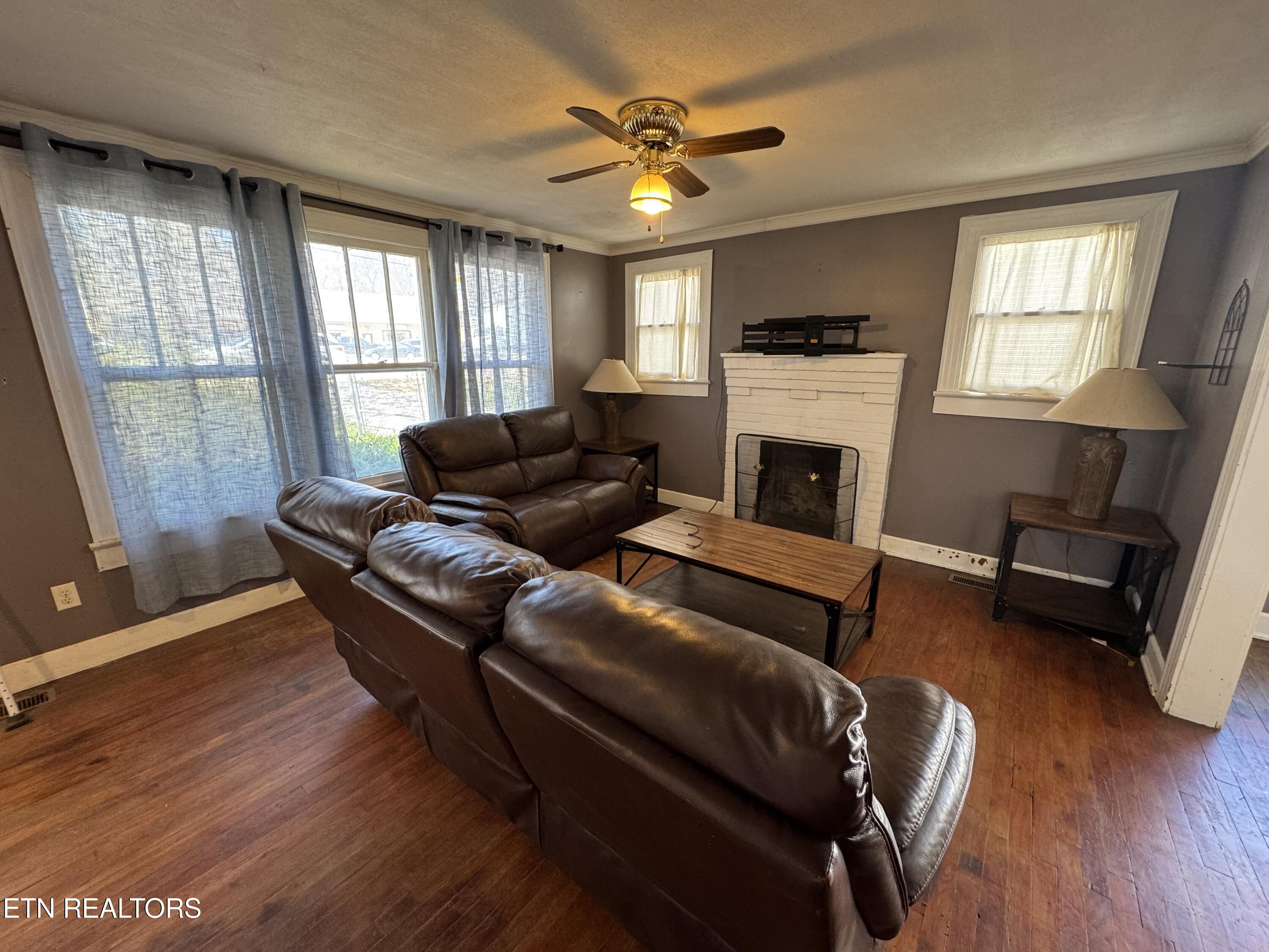 931 Mulberry St Property Photo 3
