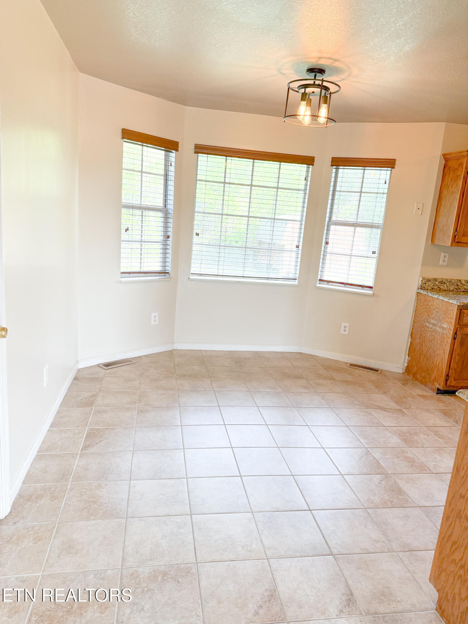 106 Squaw Lane Property Photo 6