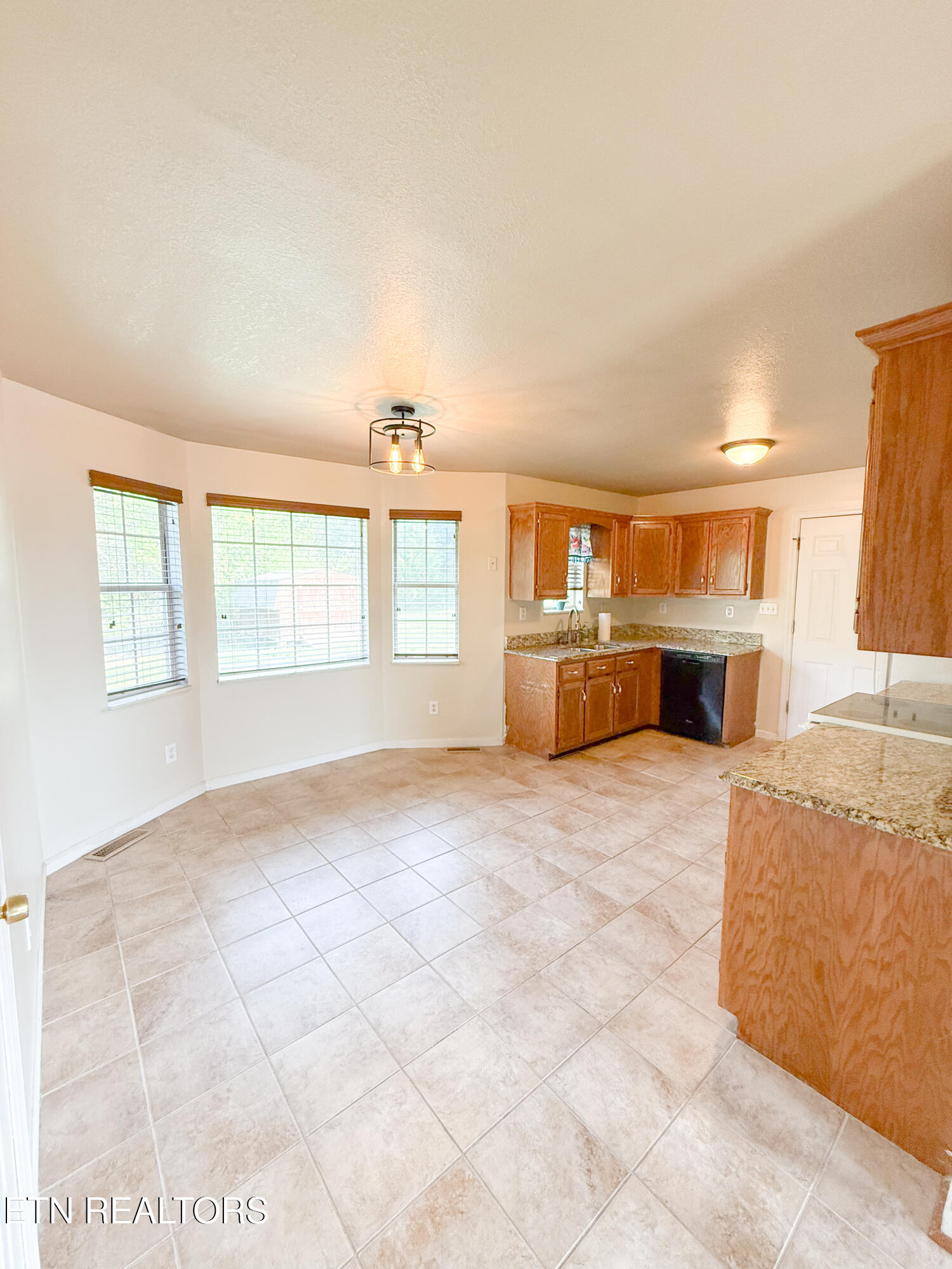 106 Squaw Lane Property Photo 7