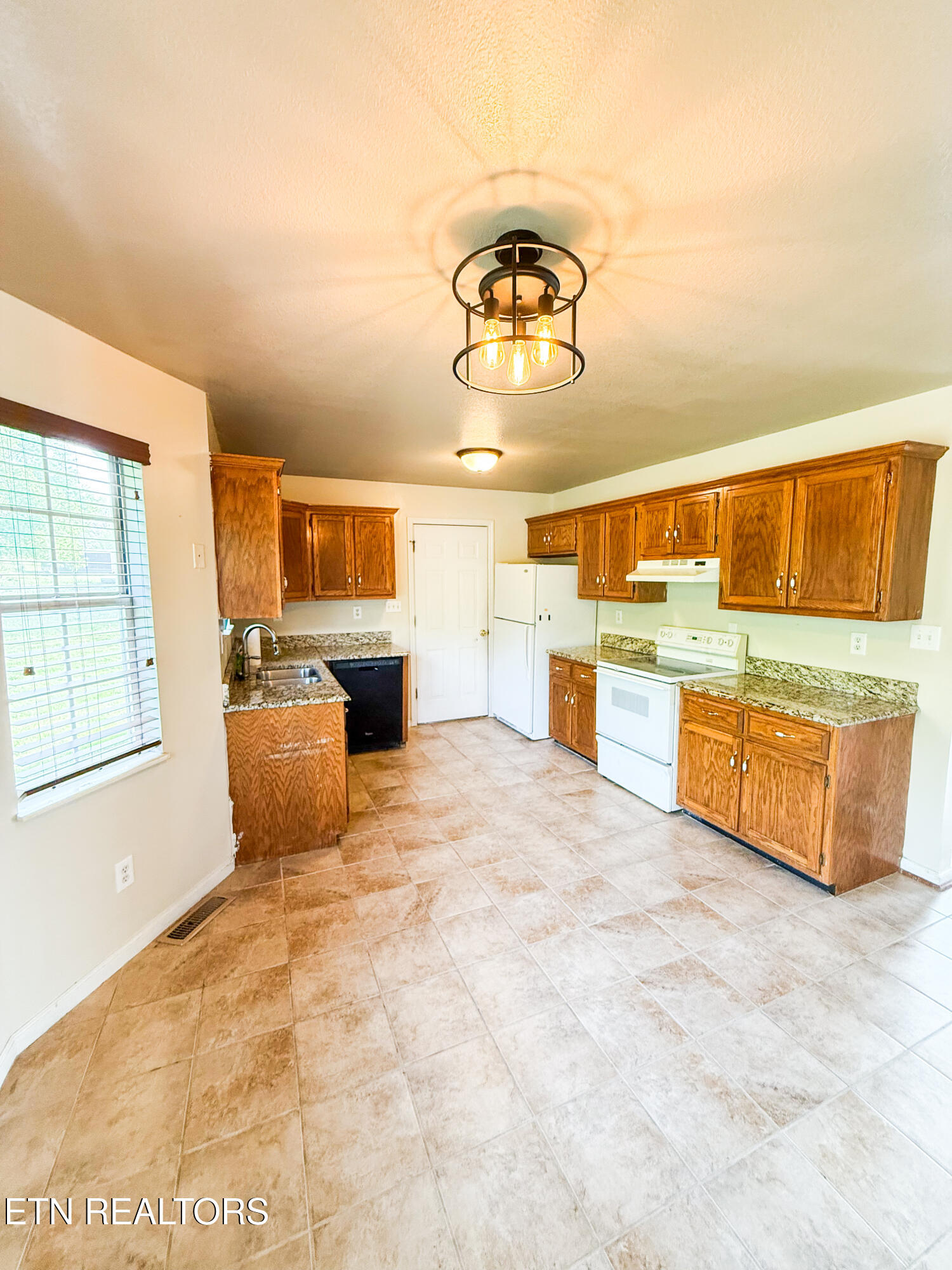 106 Squaw Lane Property Photo 8