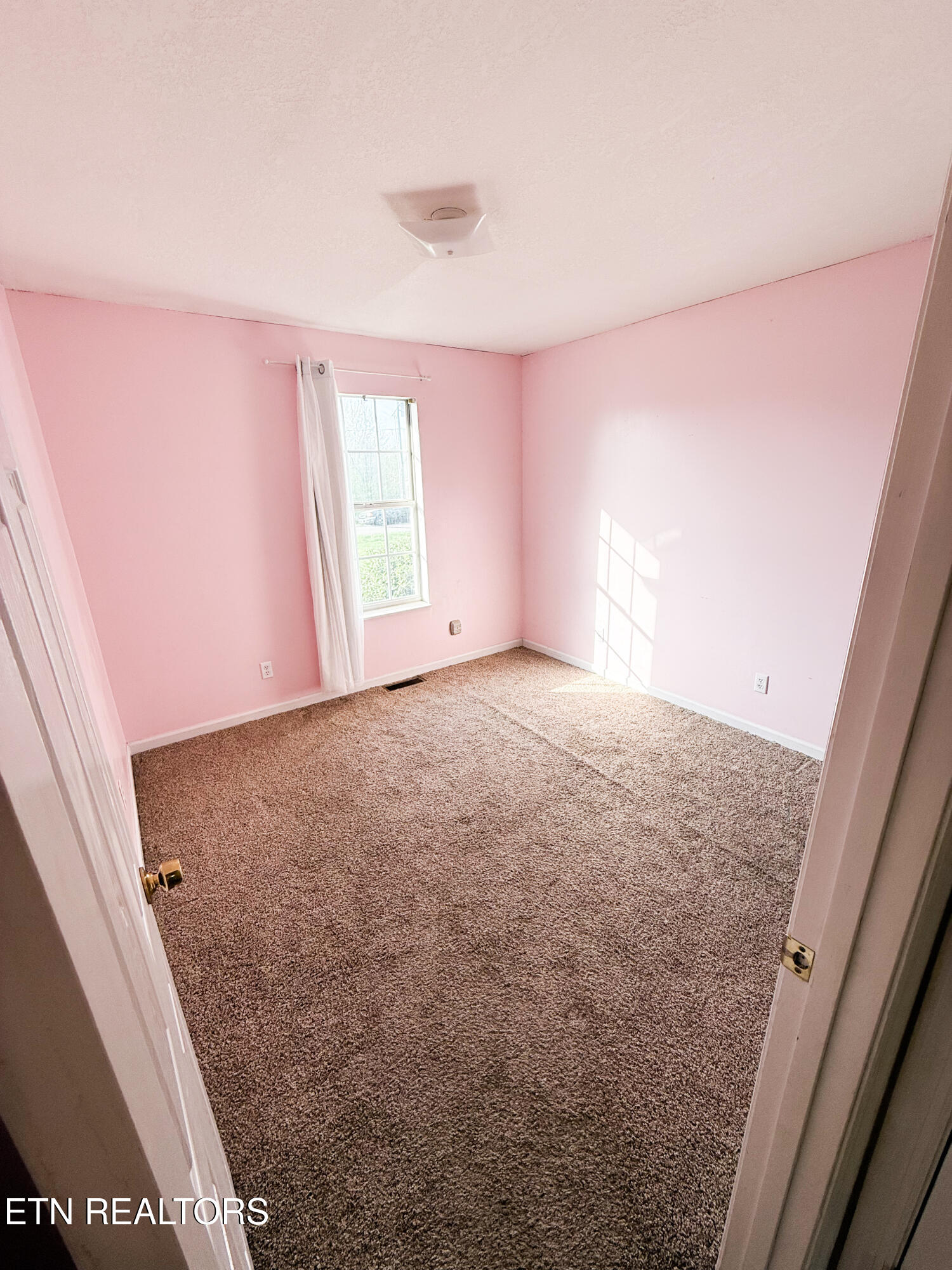106 Squaw Lane Property Photo 12