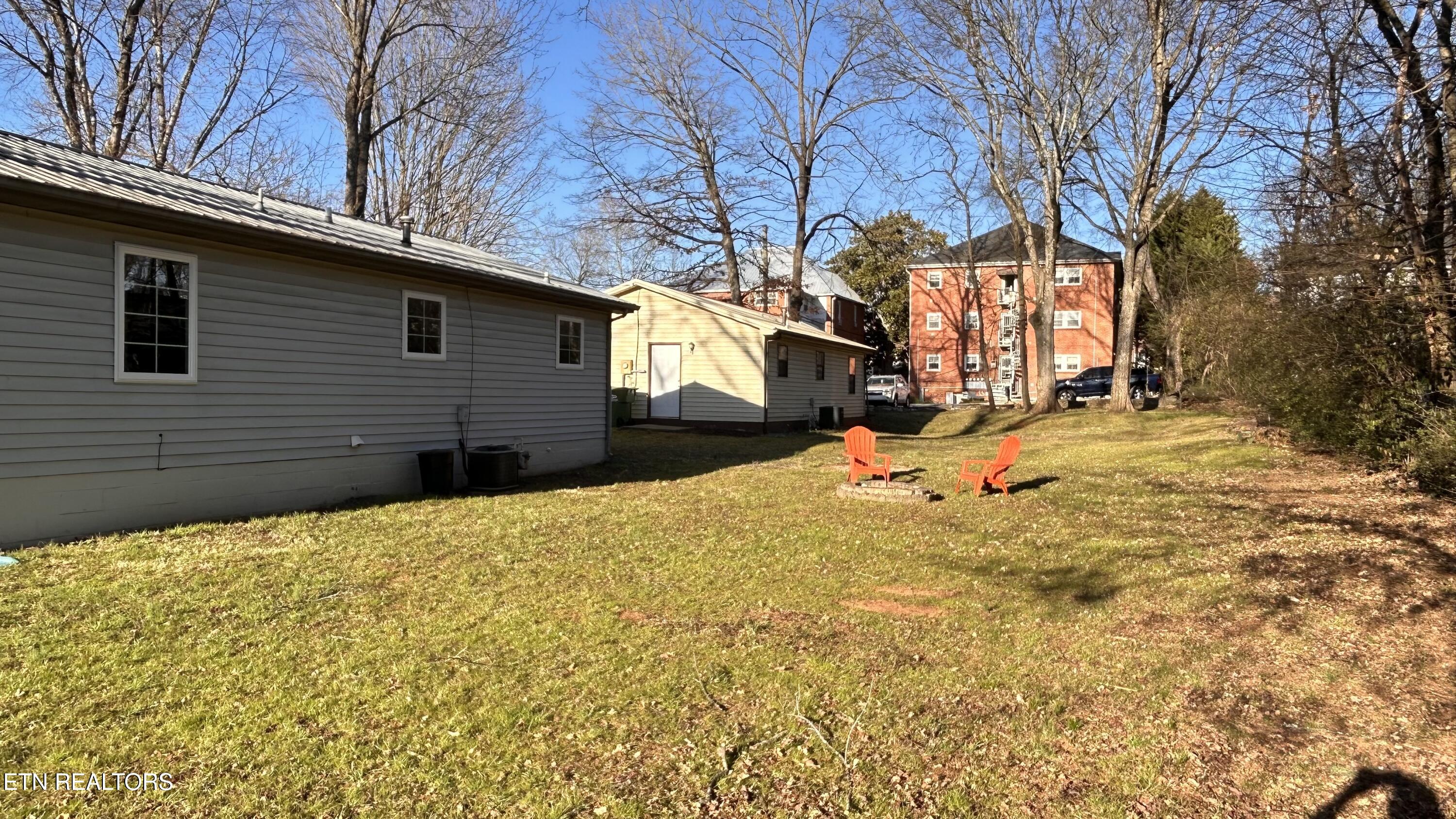 216 Stanley Ave Property Photo 5