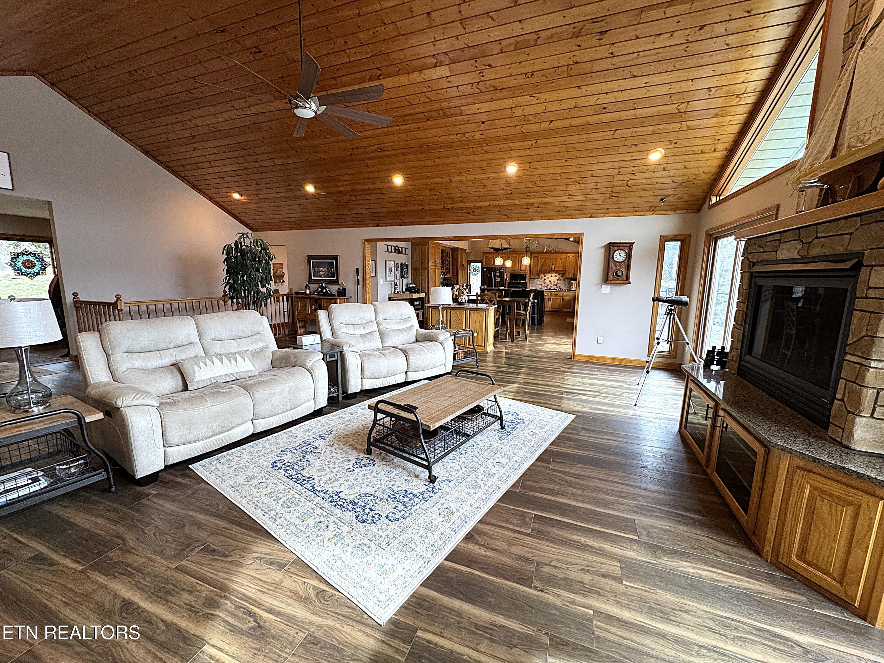 792 Edenwood Way Property Photo 14