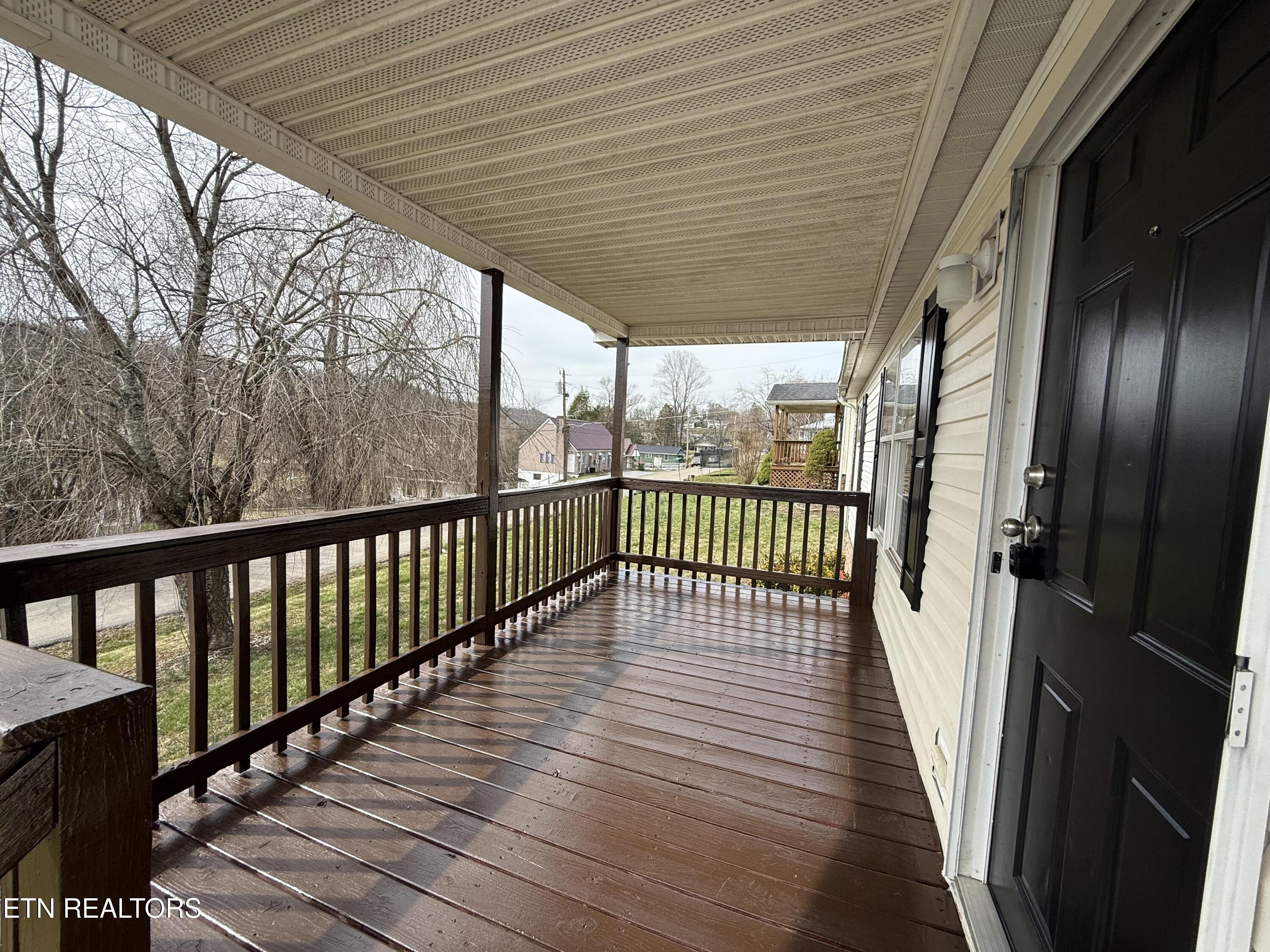 279 Forest Ave Property Photo 3