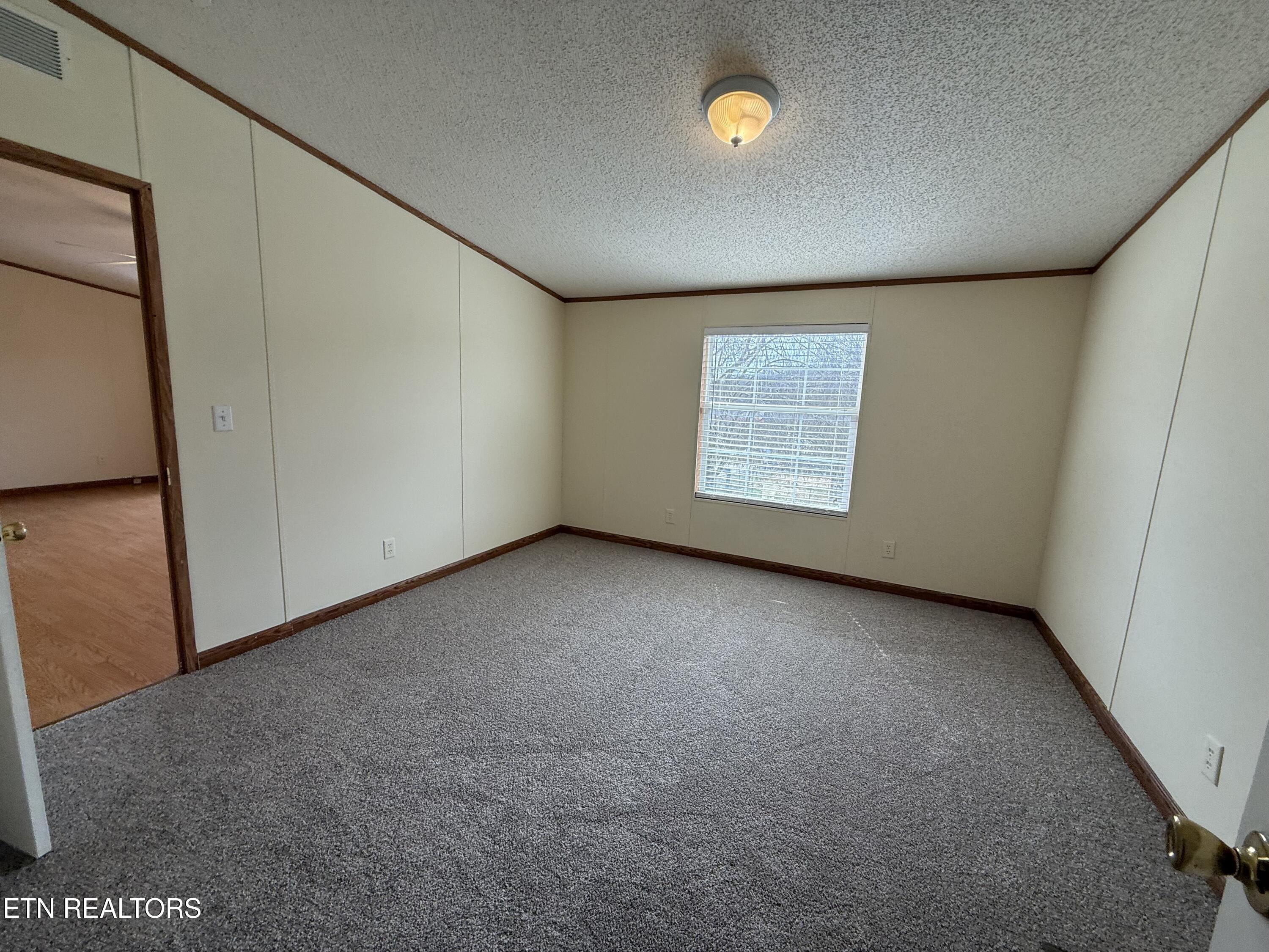 279 Forest Ave Property Photo 6