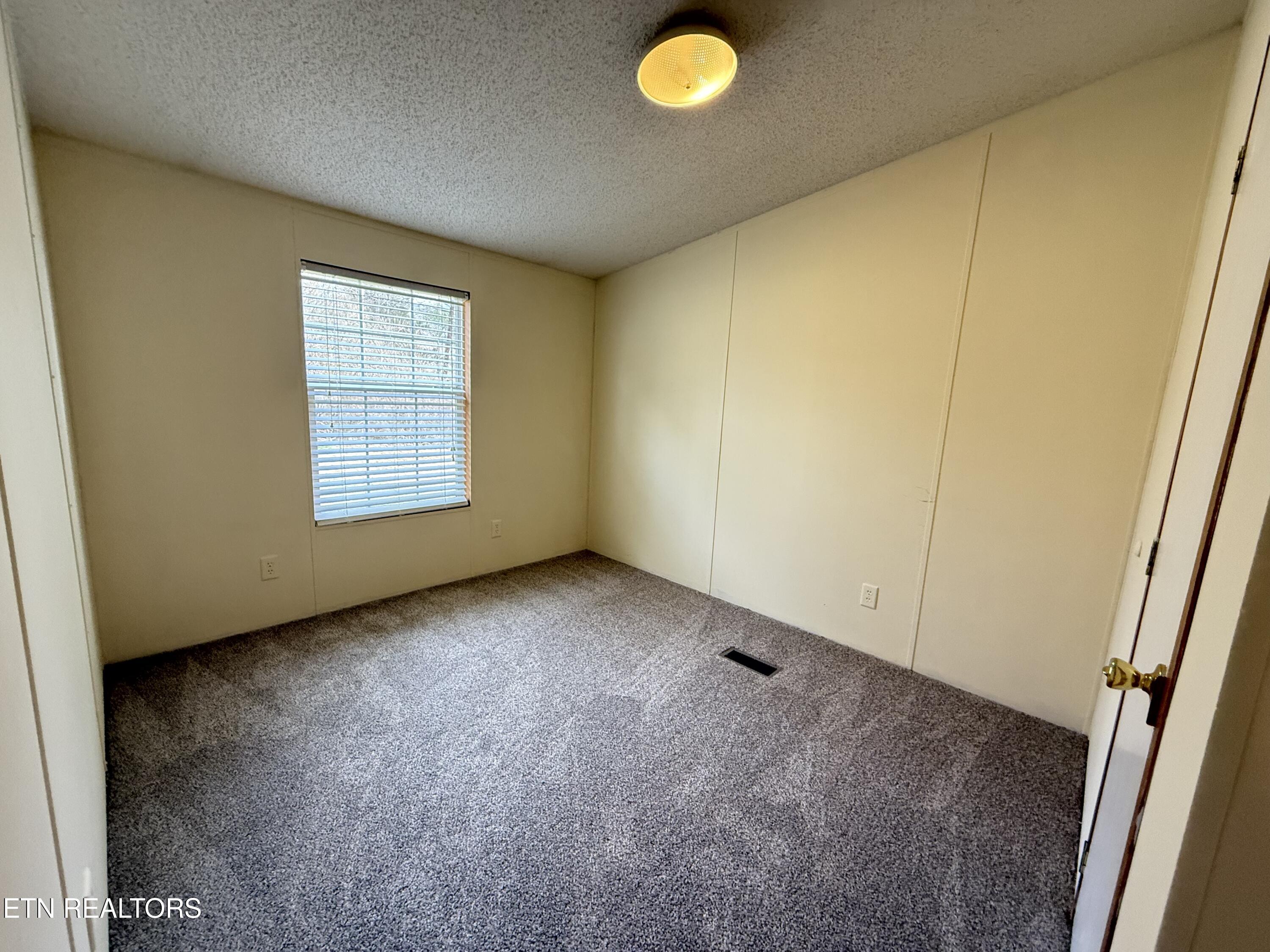 279 Forest Ave Property Photo 13