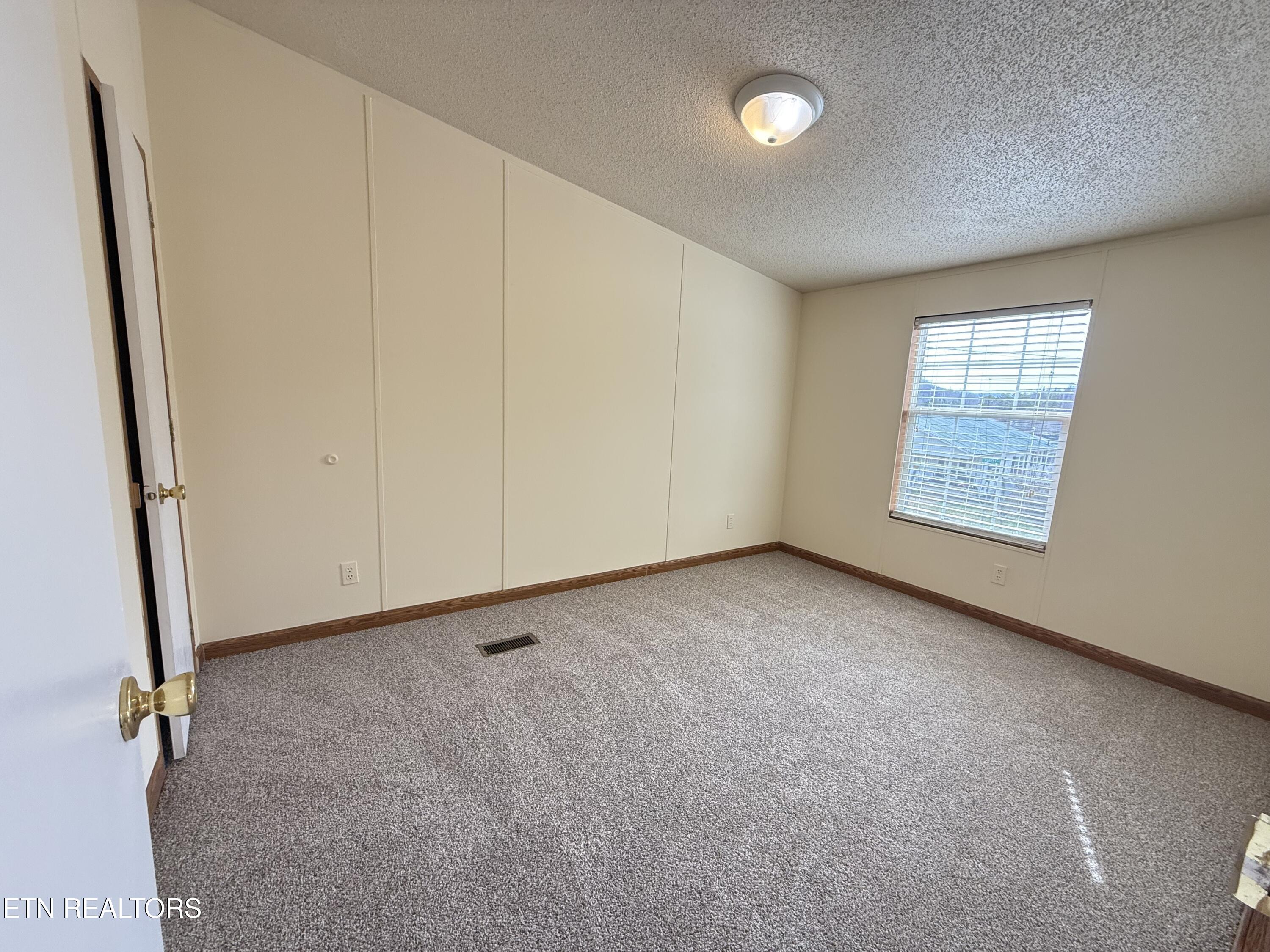 279 Forest Ave Property Photo 14
