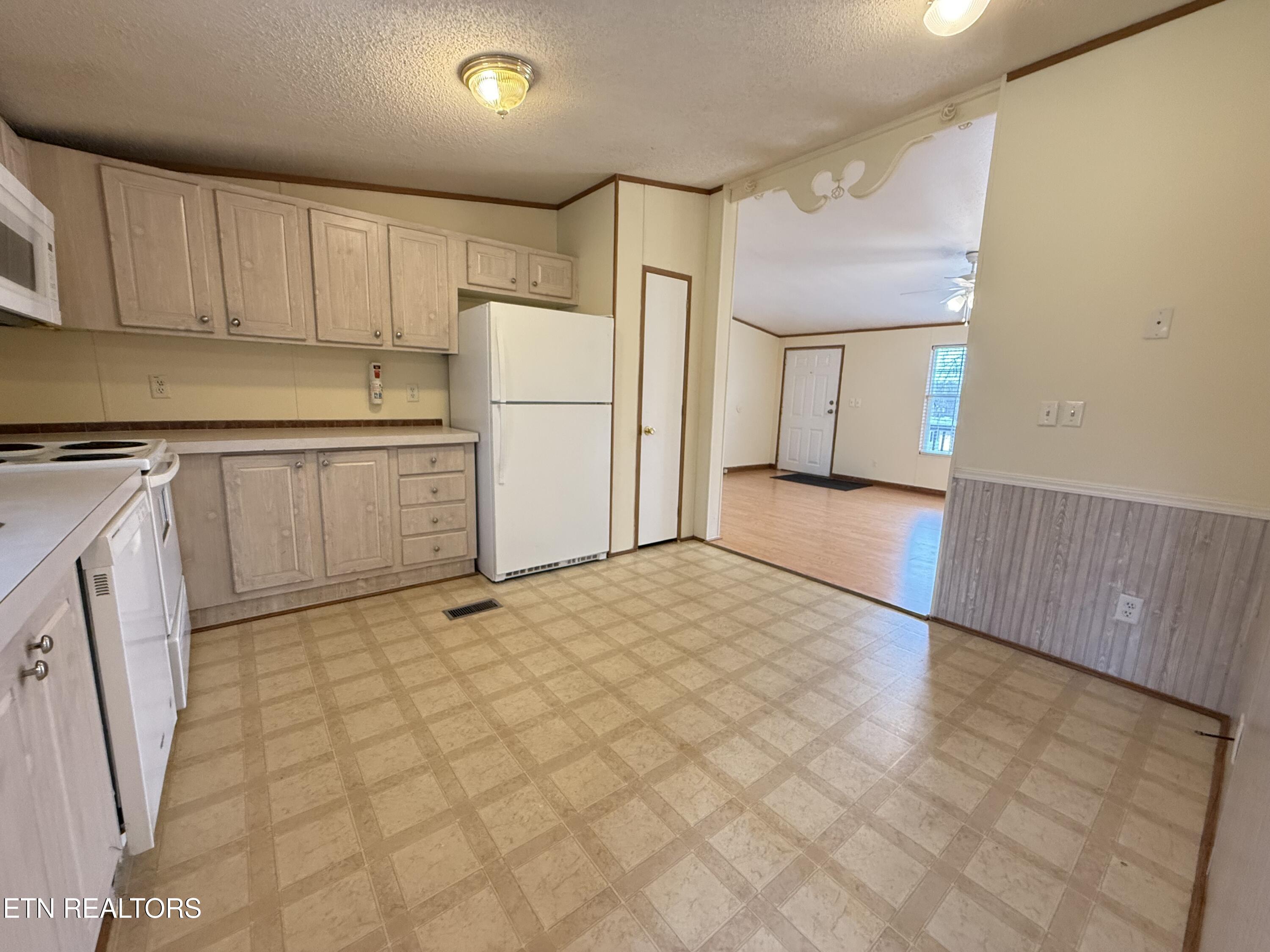 279 Forest Ave Property Photo 17