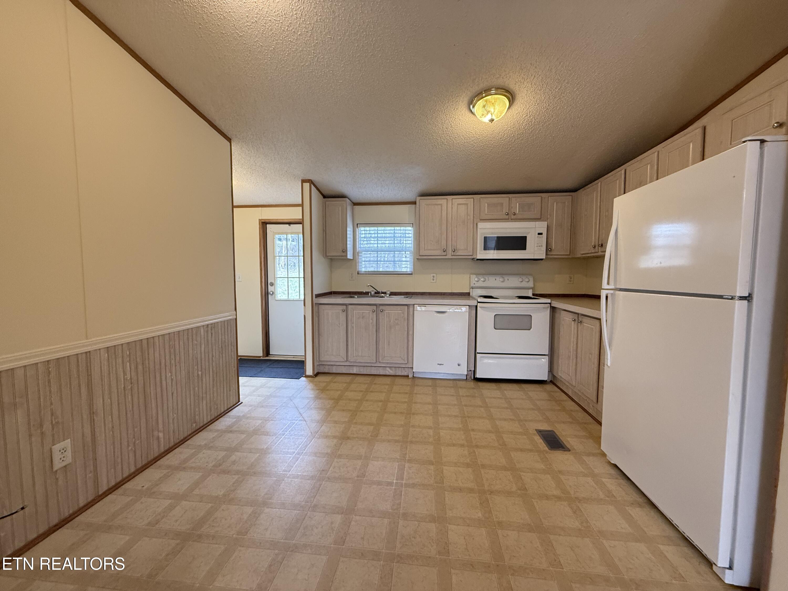 279 Forest Ave Property Photo 18