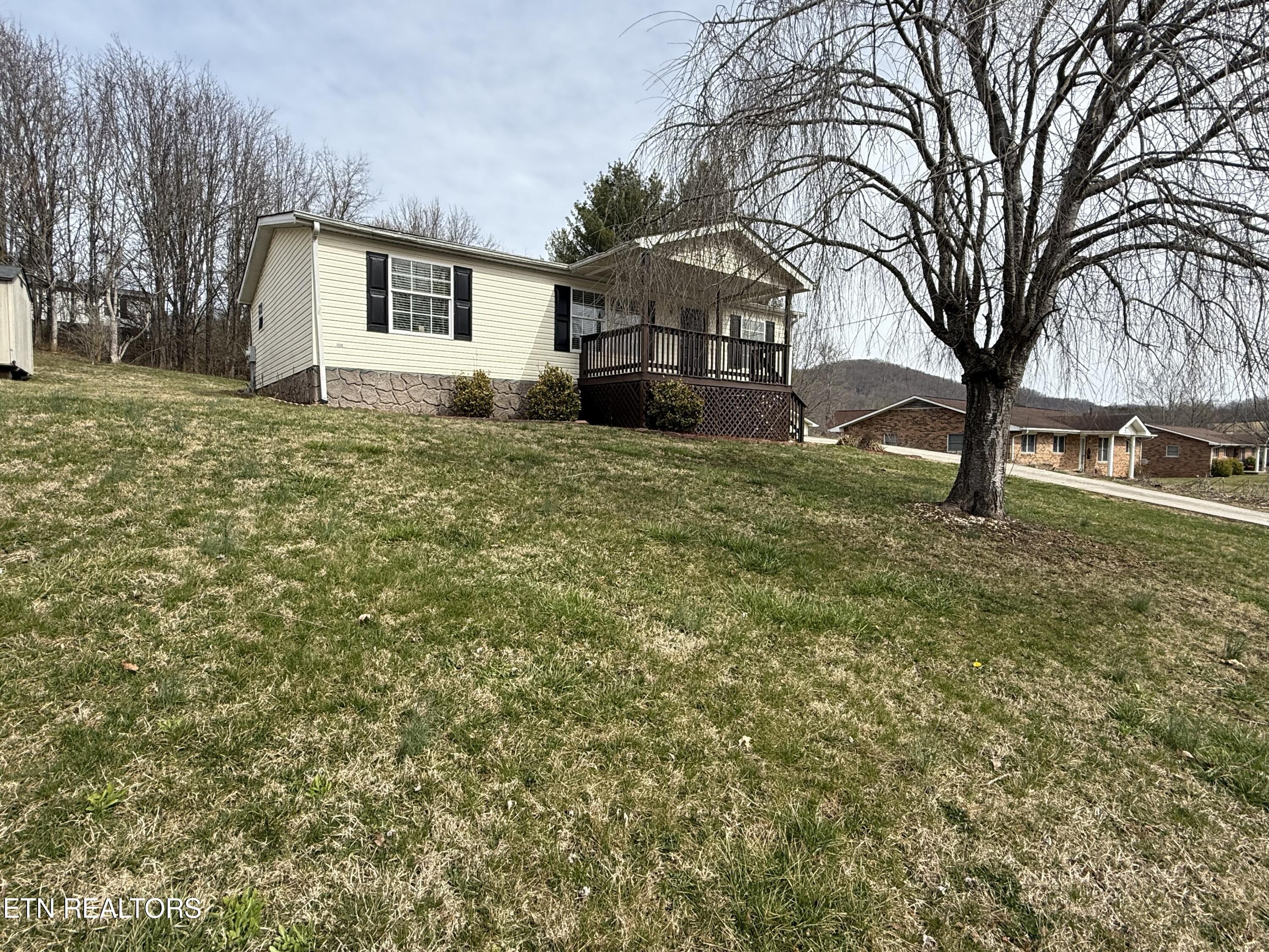 279 Forest Ave Property Photo 24