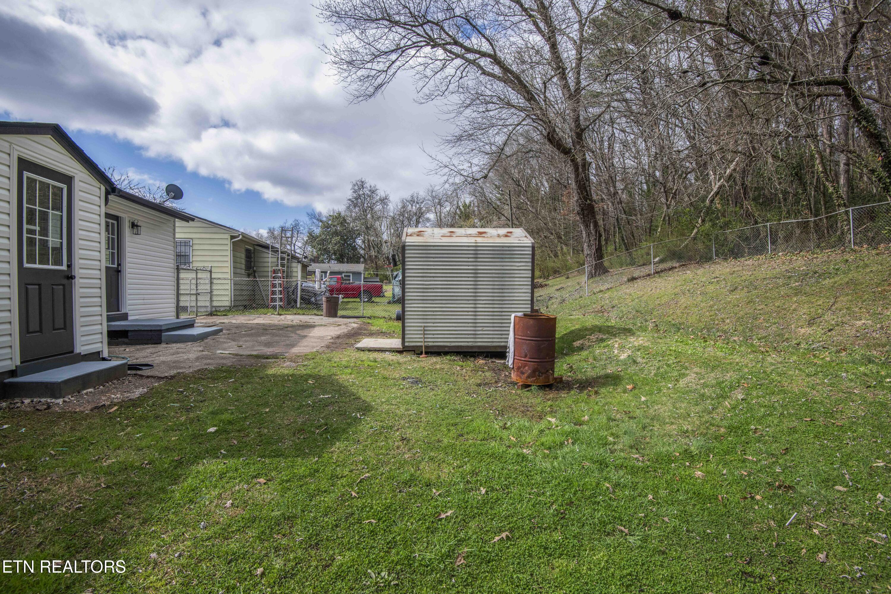2845 Jefferson Ave Property Photo 4
