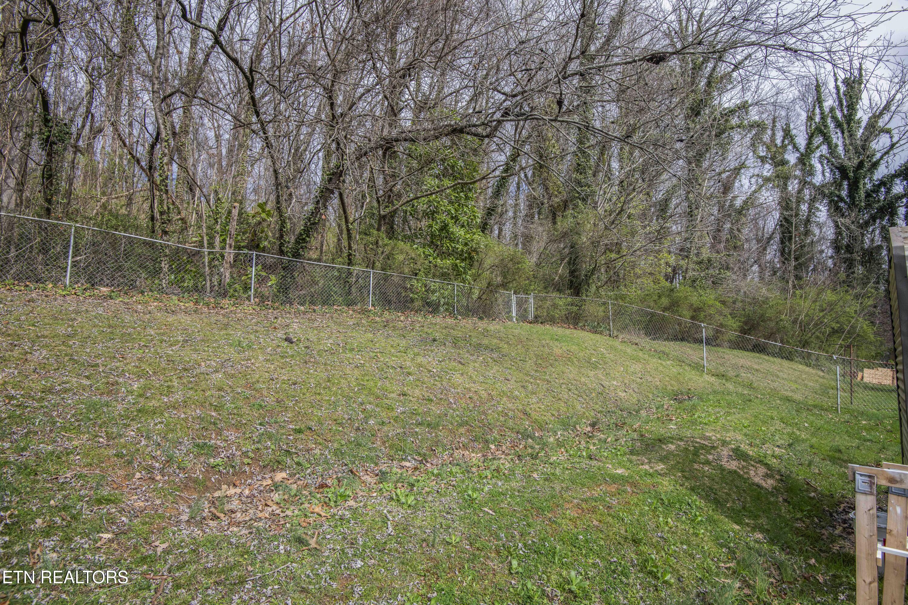 2845 Jefferson Ave Property Photo 6