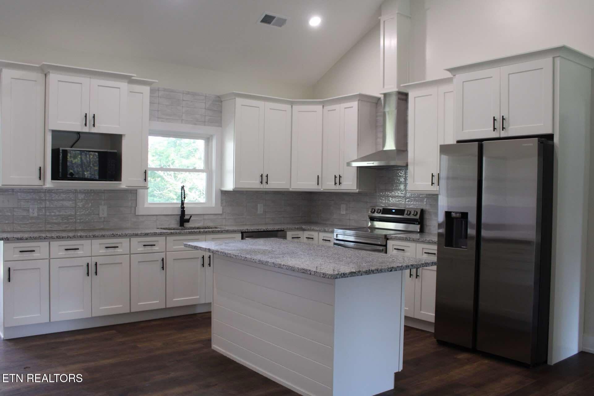 136 Log Lane Property Photo 6