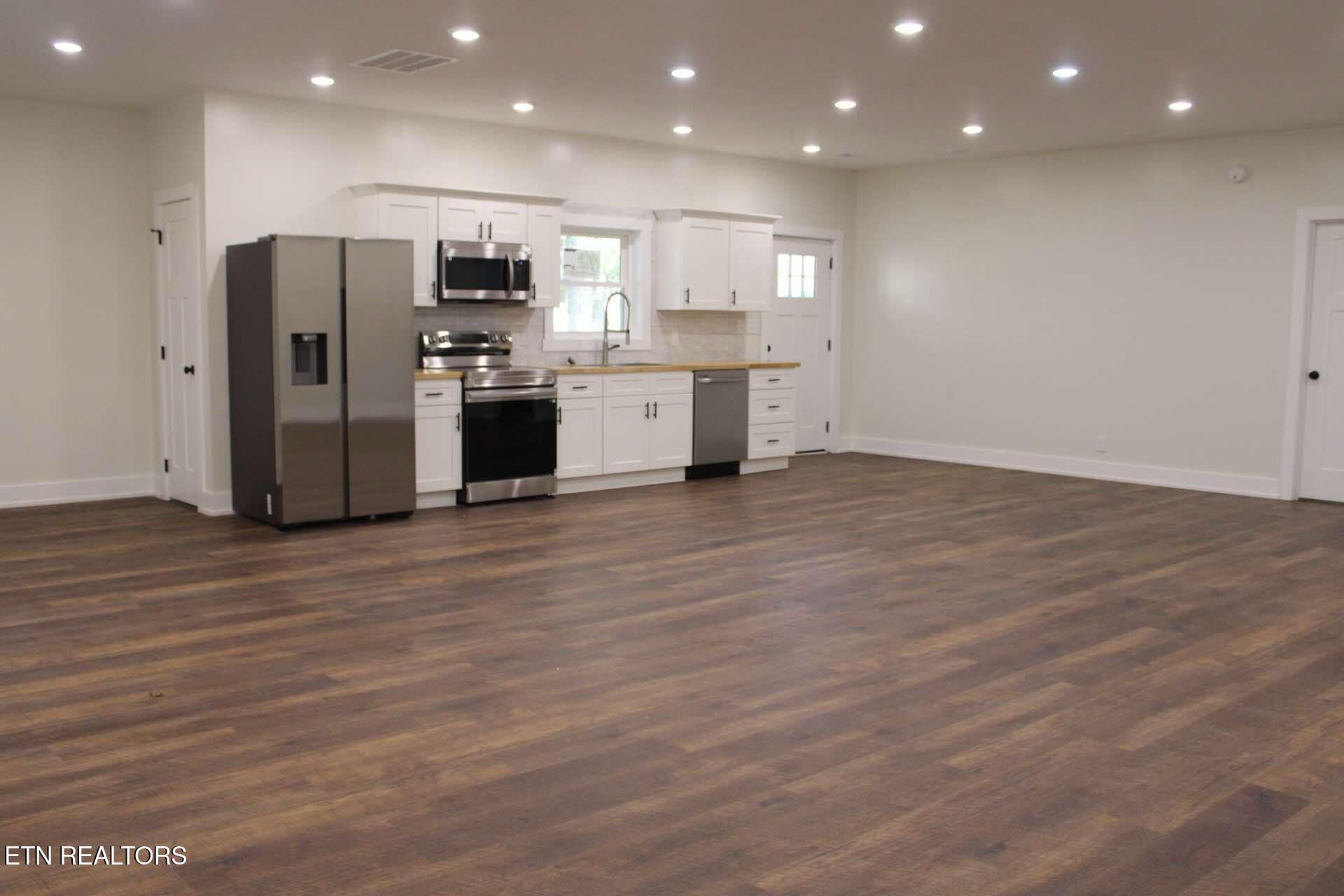 136 Log Lane Property Photo 7