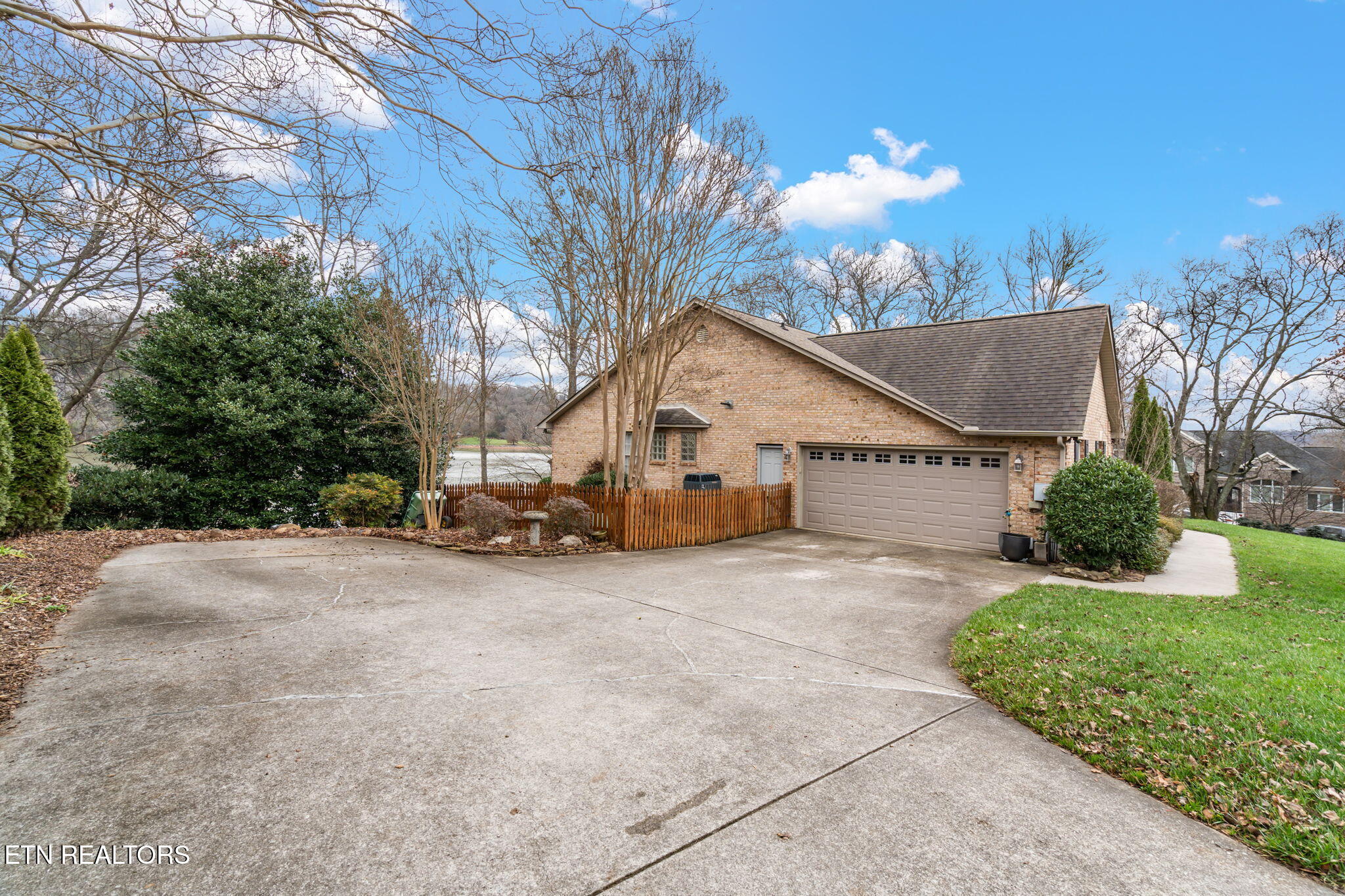 3867 Attley Drive Property Photo 6