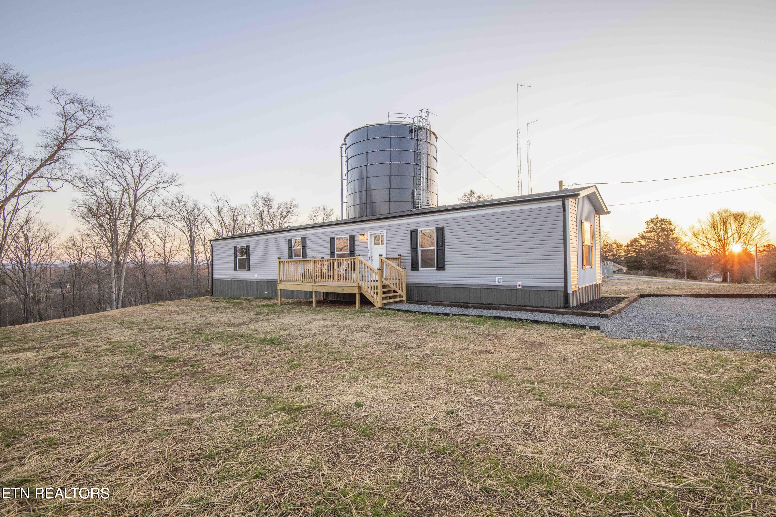 240 River Rd Property Photo
