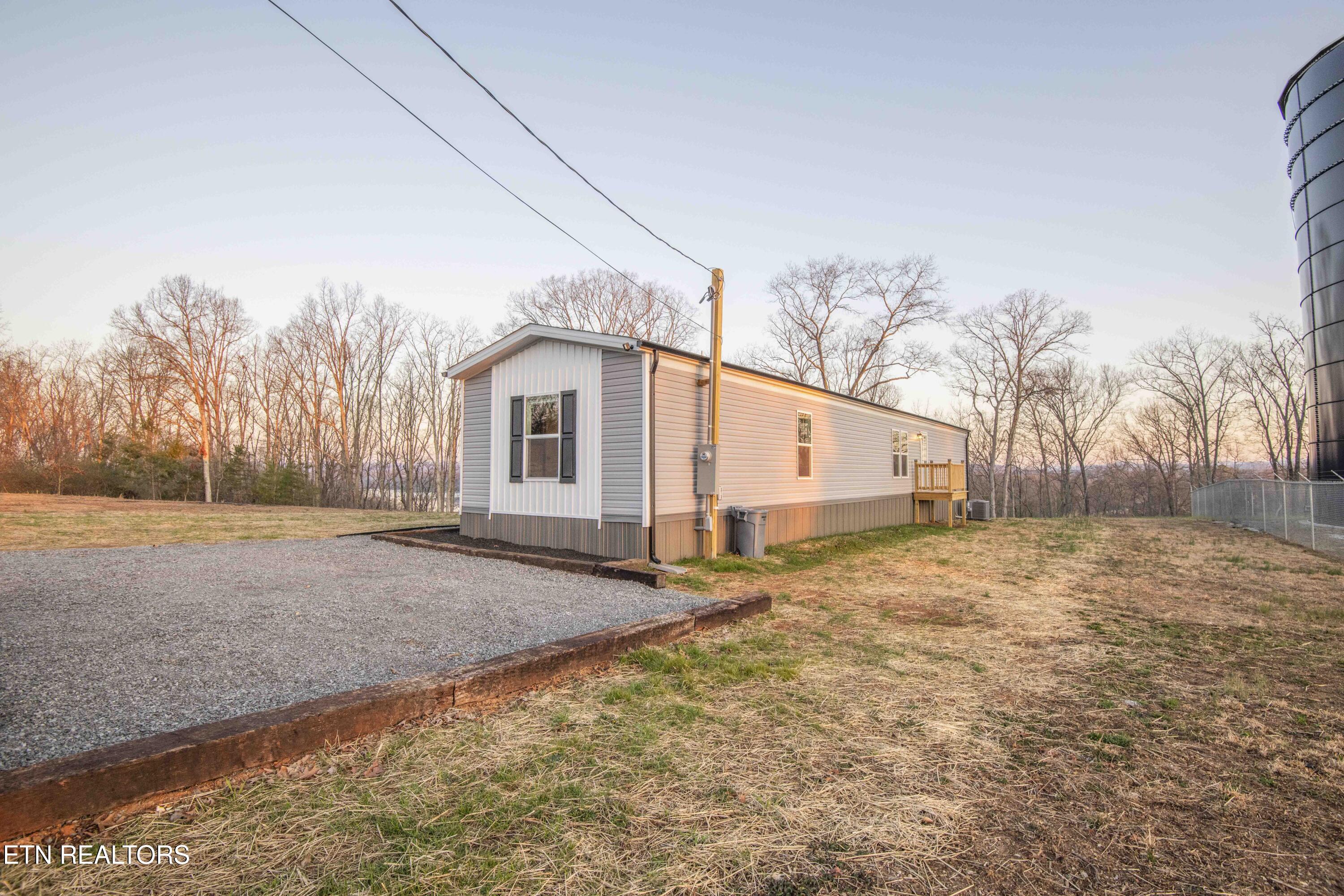 240 River Rd Property Photo 4