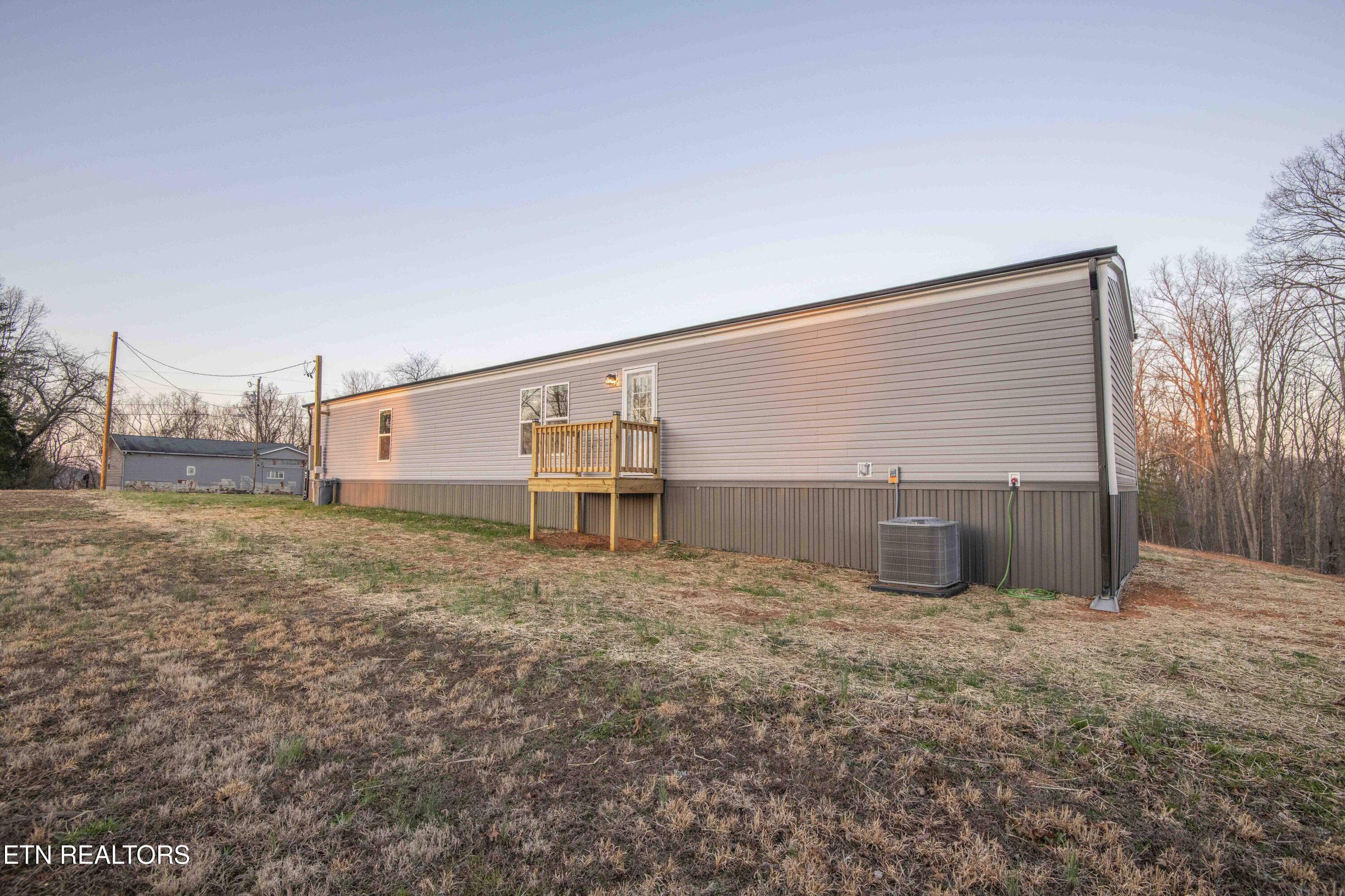 240 River Rd Property Photo 5