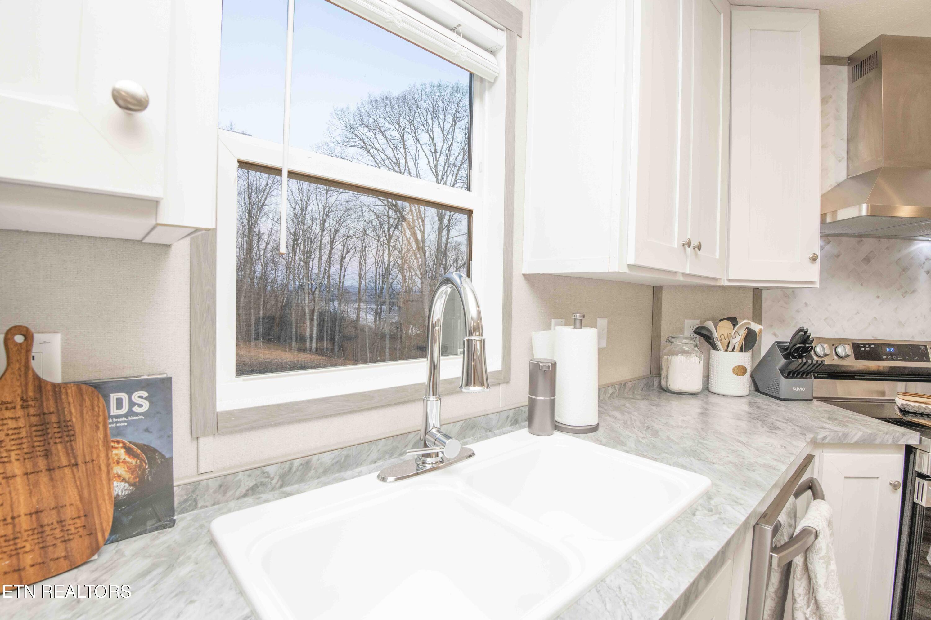 240 River Rd Property Photo 10