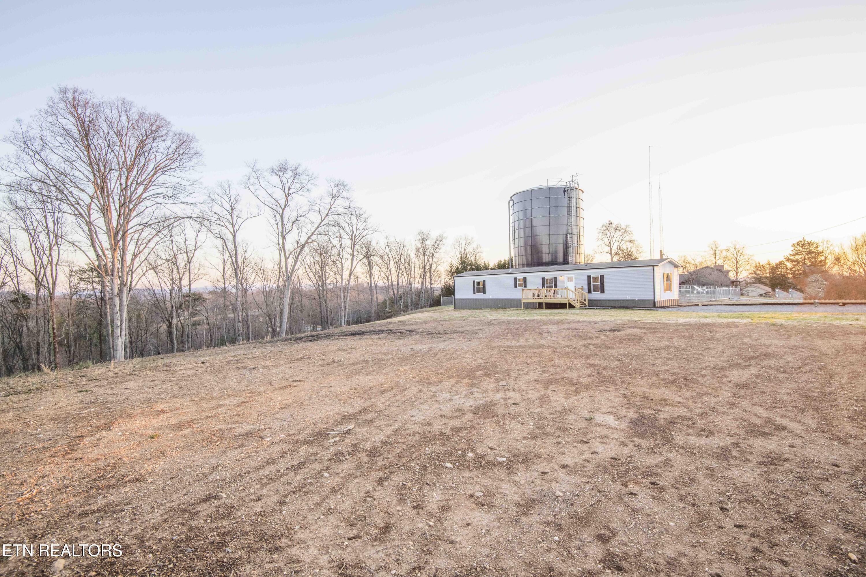 240 River Rd Property Photo 27