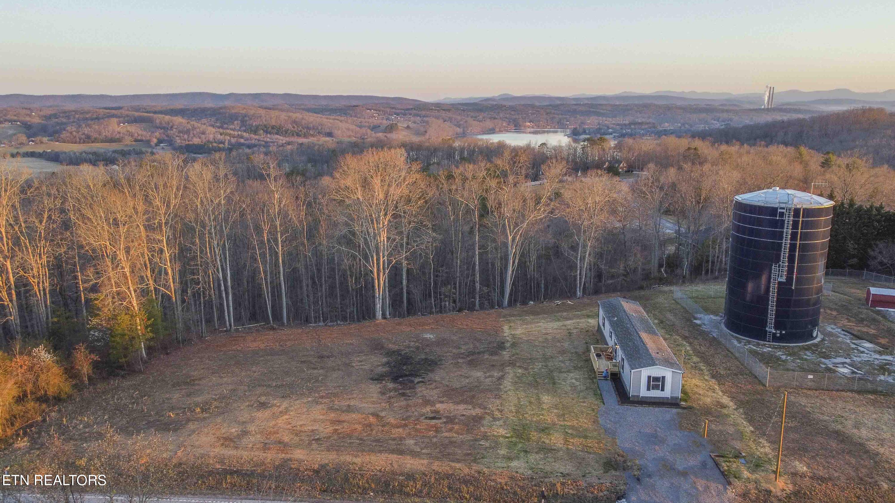 240 River Rd Property Photo 31