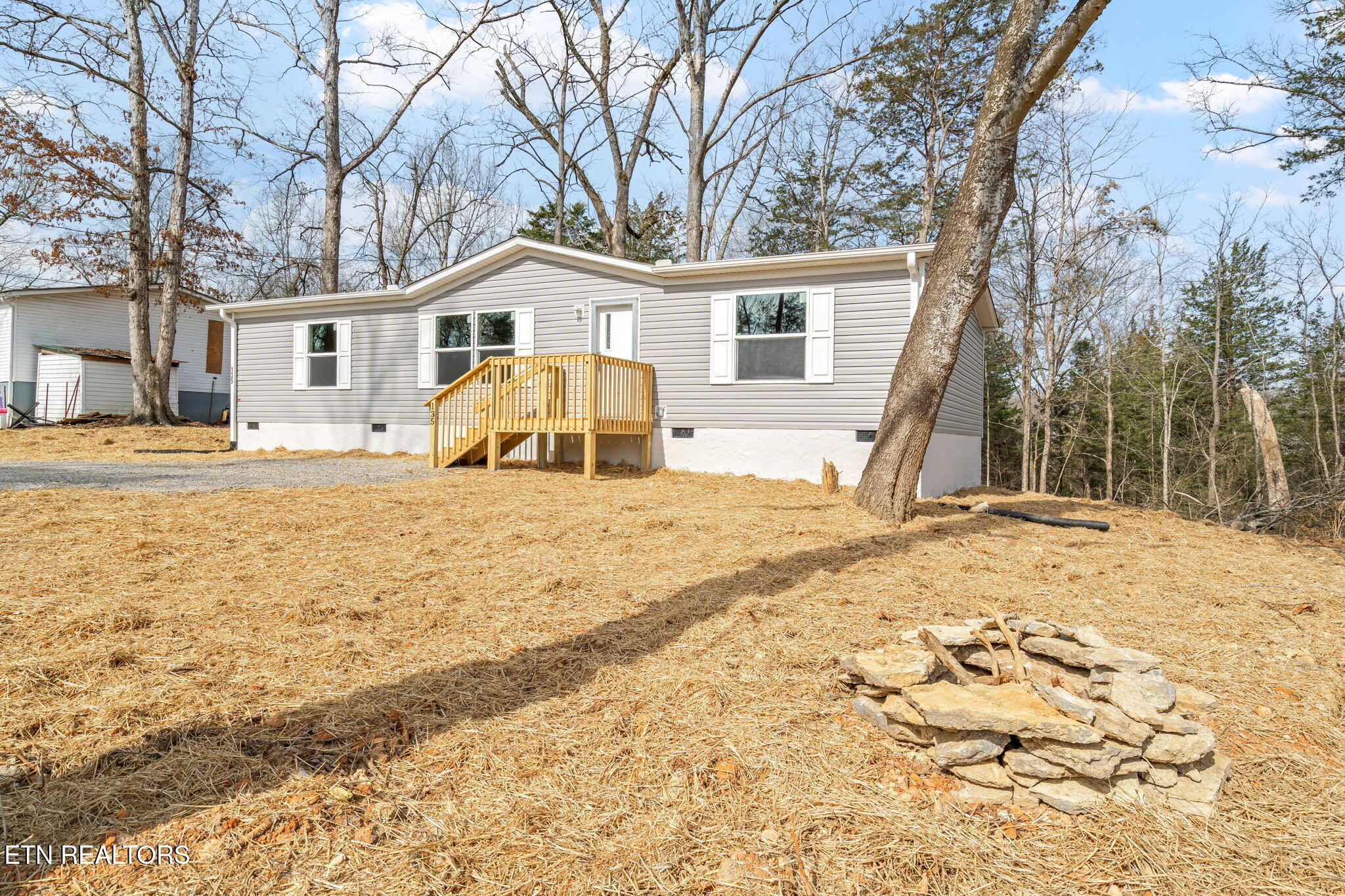 135 Rose Circle Property Photo 2