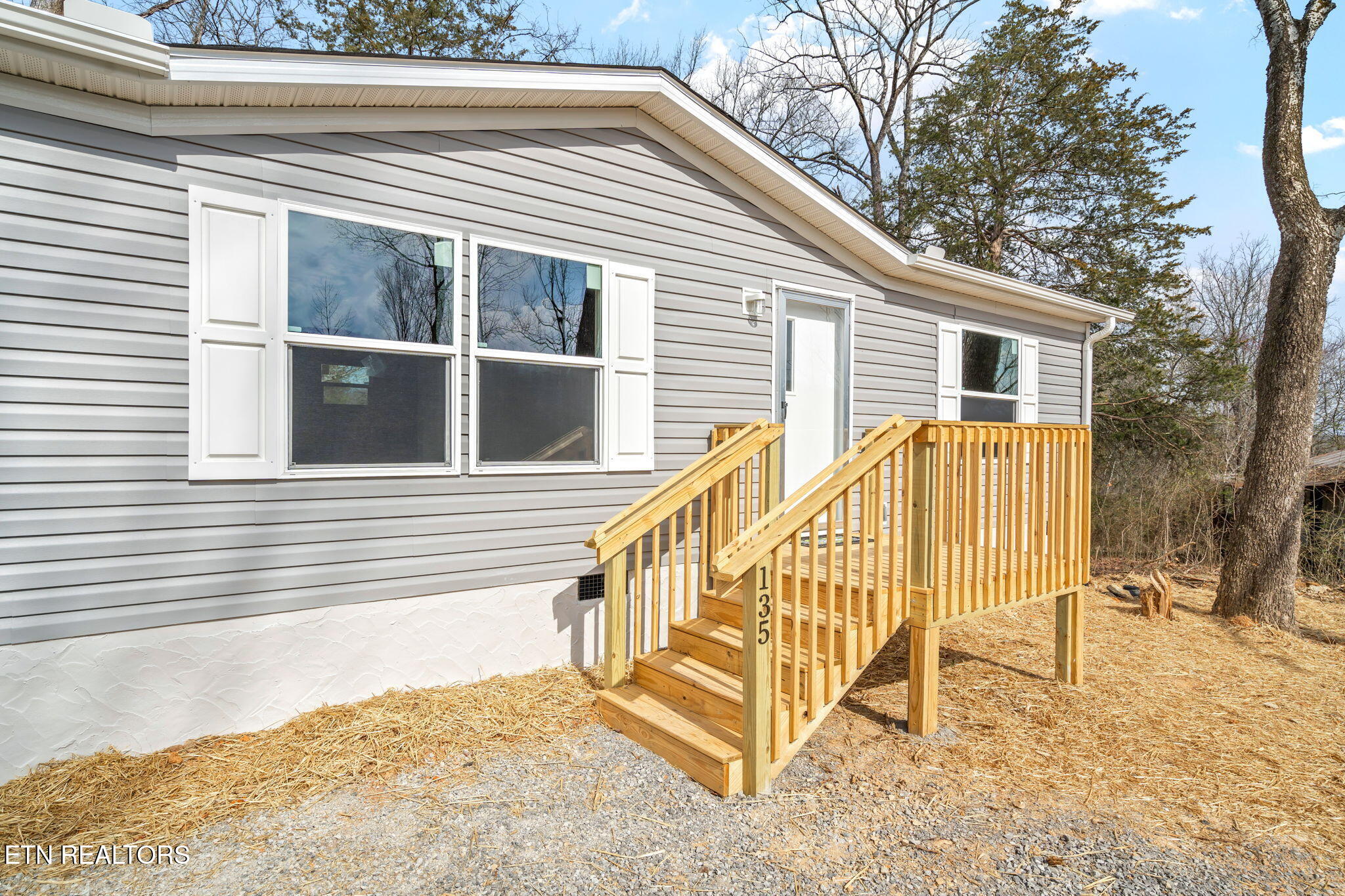 135 Rose Circle Property Photo 3