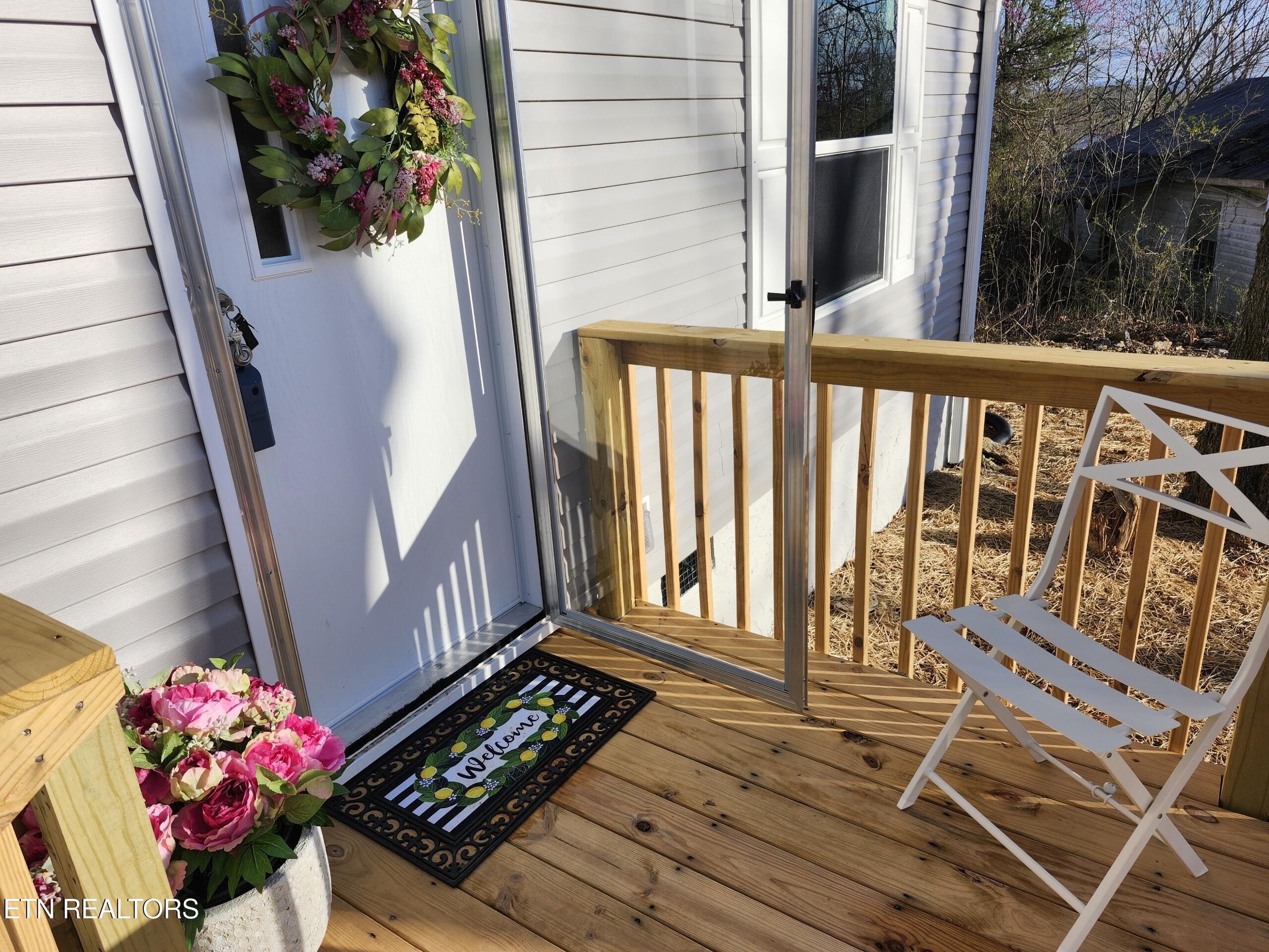 135 Rose Circle Property Photo 4