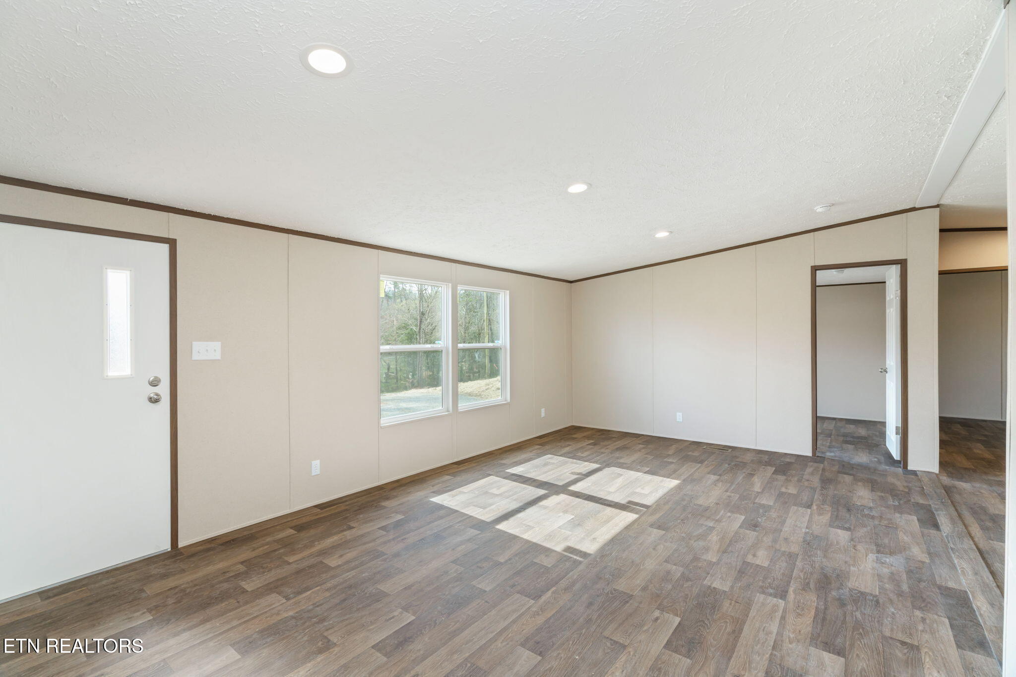 135 Rose Circle Property Photo 5