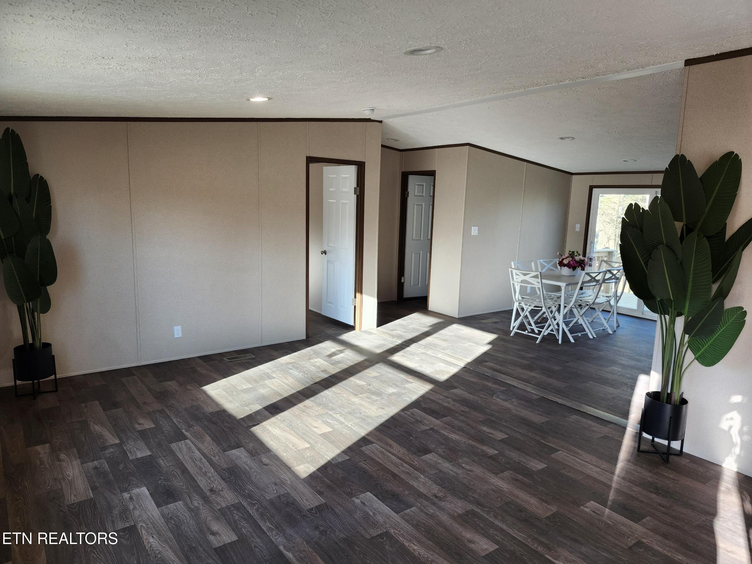 135 Rose Circle Property Photo 6