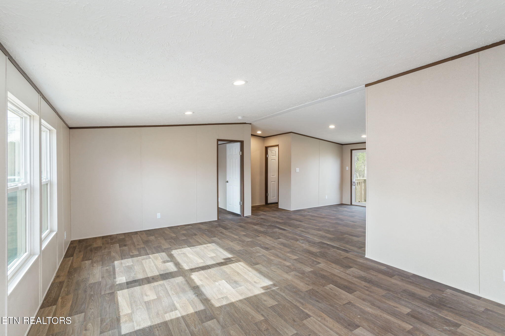 135 Rose Circle Property Photo 7