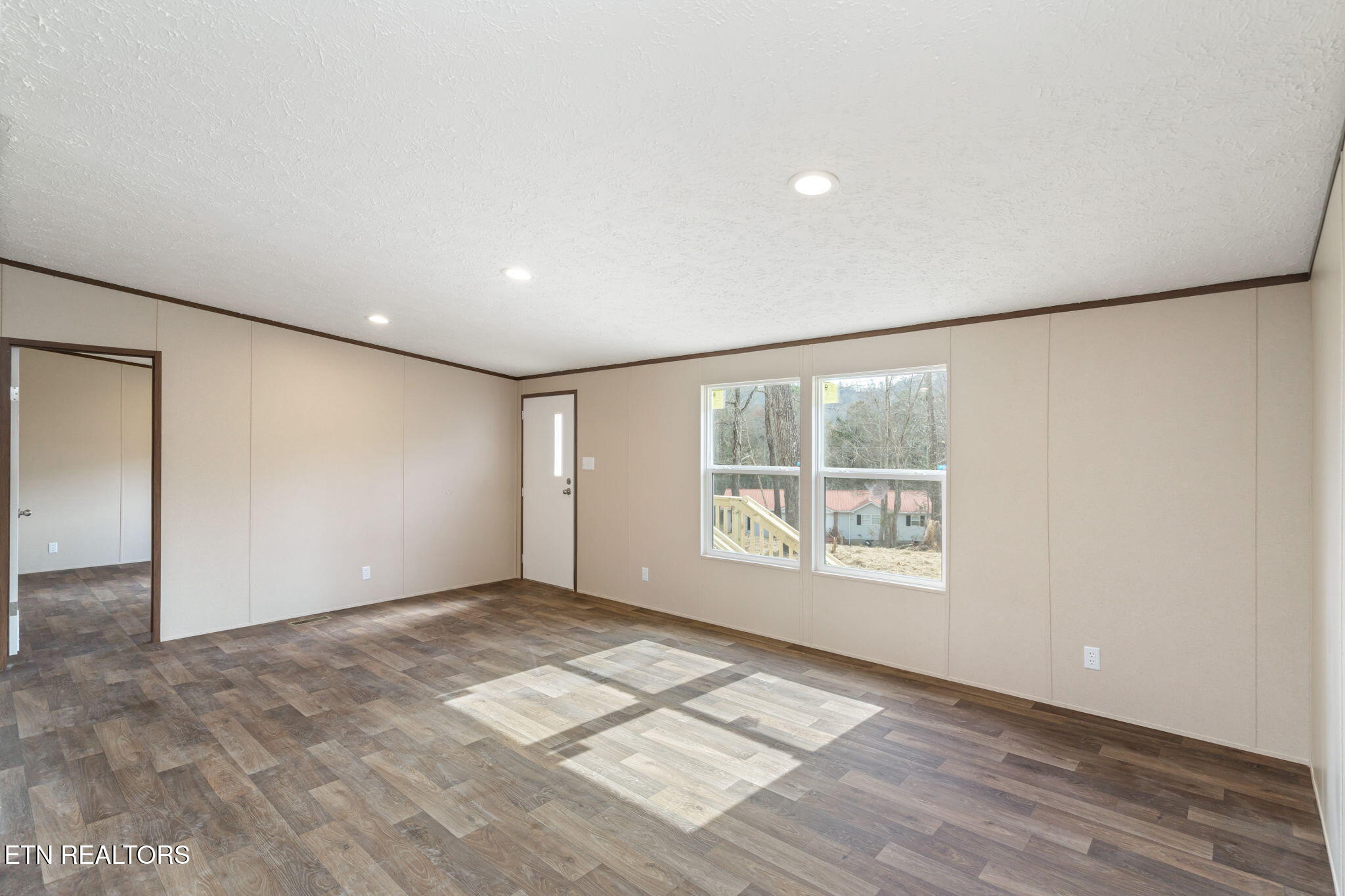 135 Rose Circle Property Photo 8