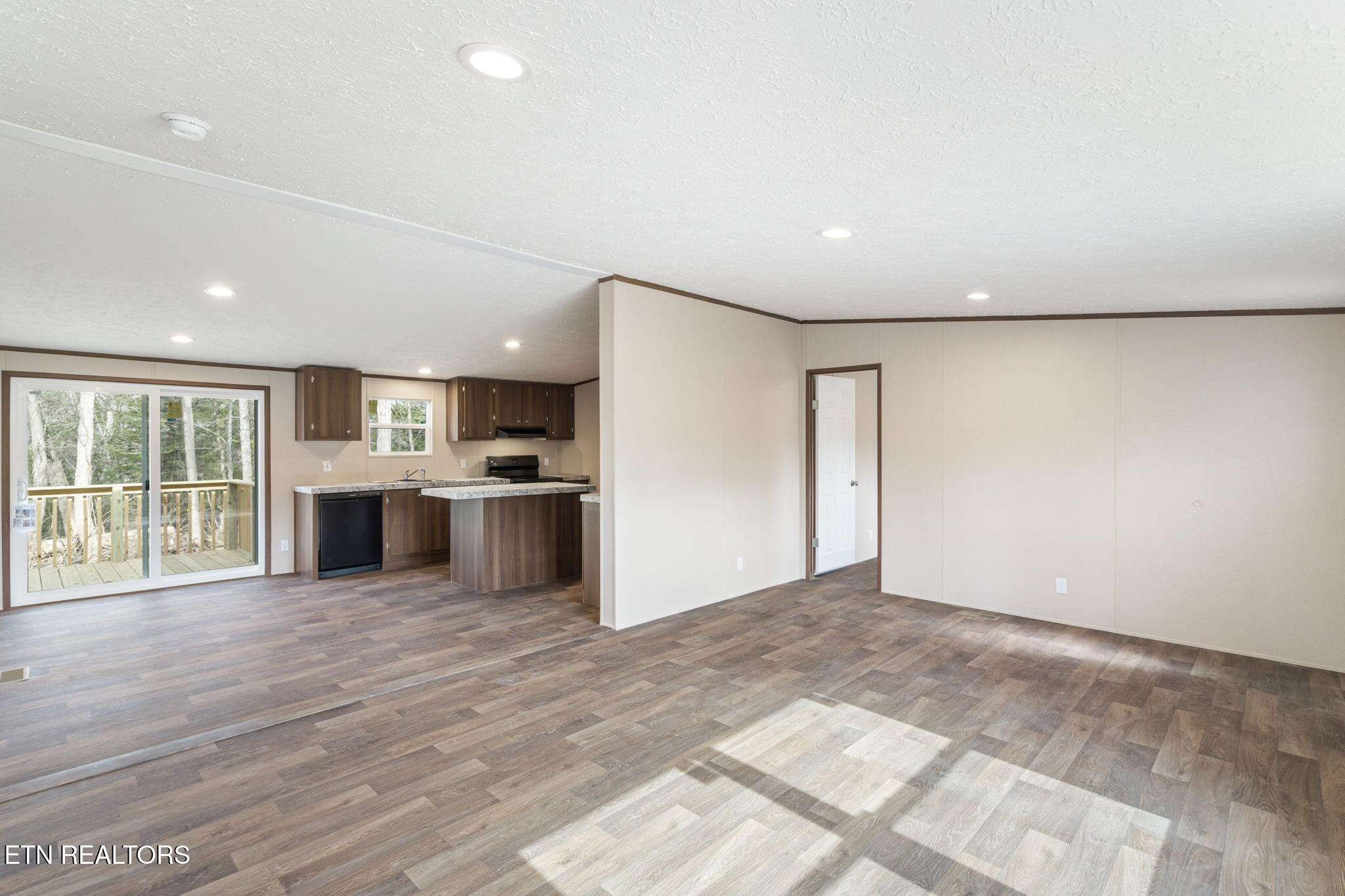 135 Rose Circle Property Photo 9