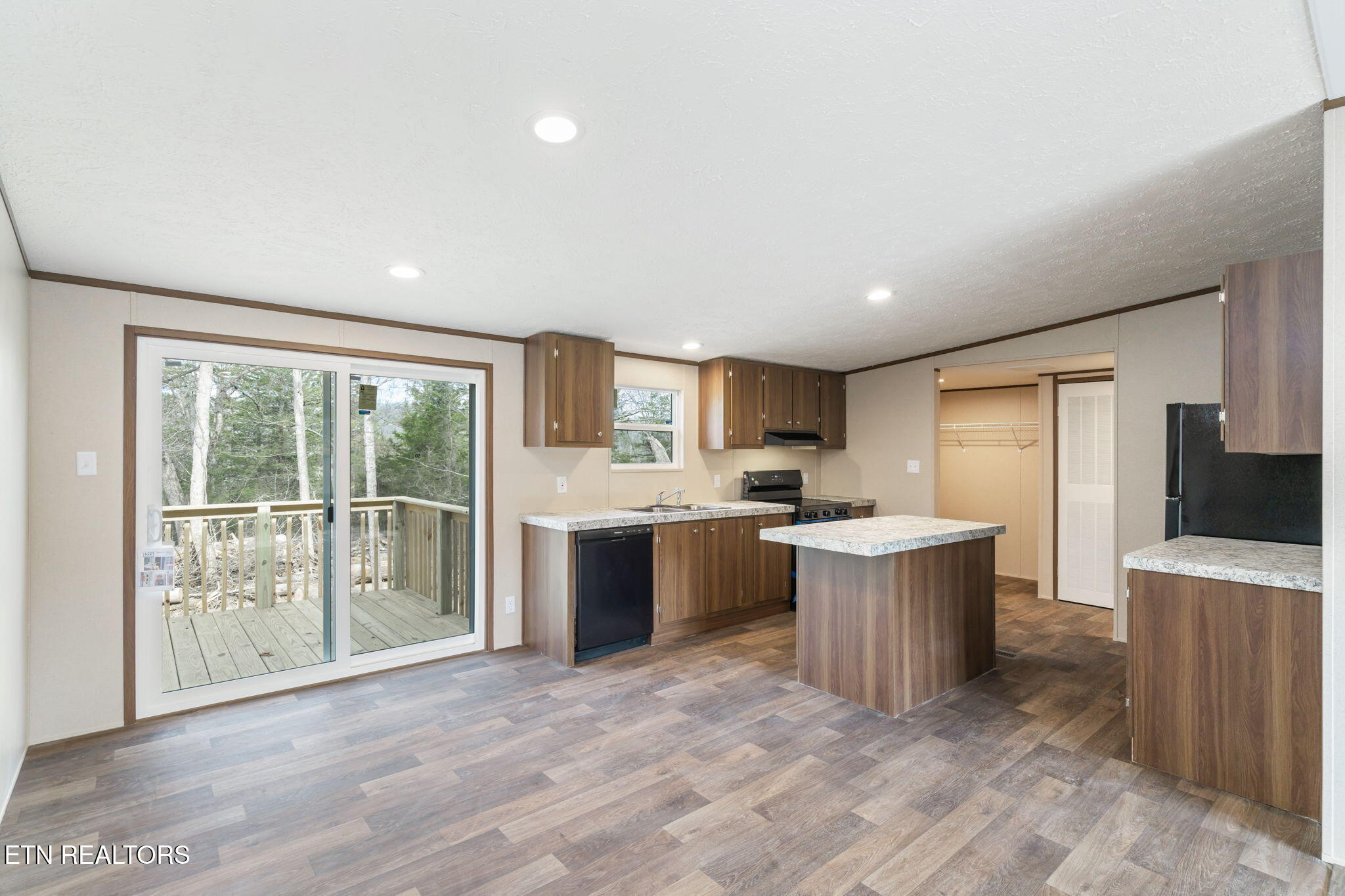 135 Rose Circle Property Photo 10