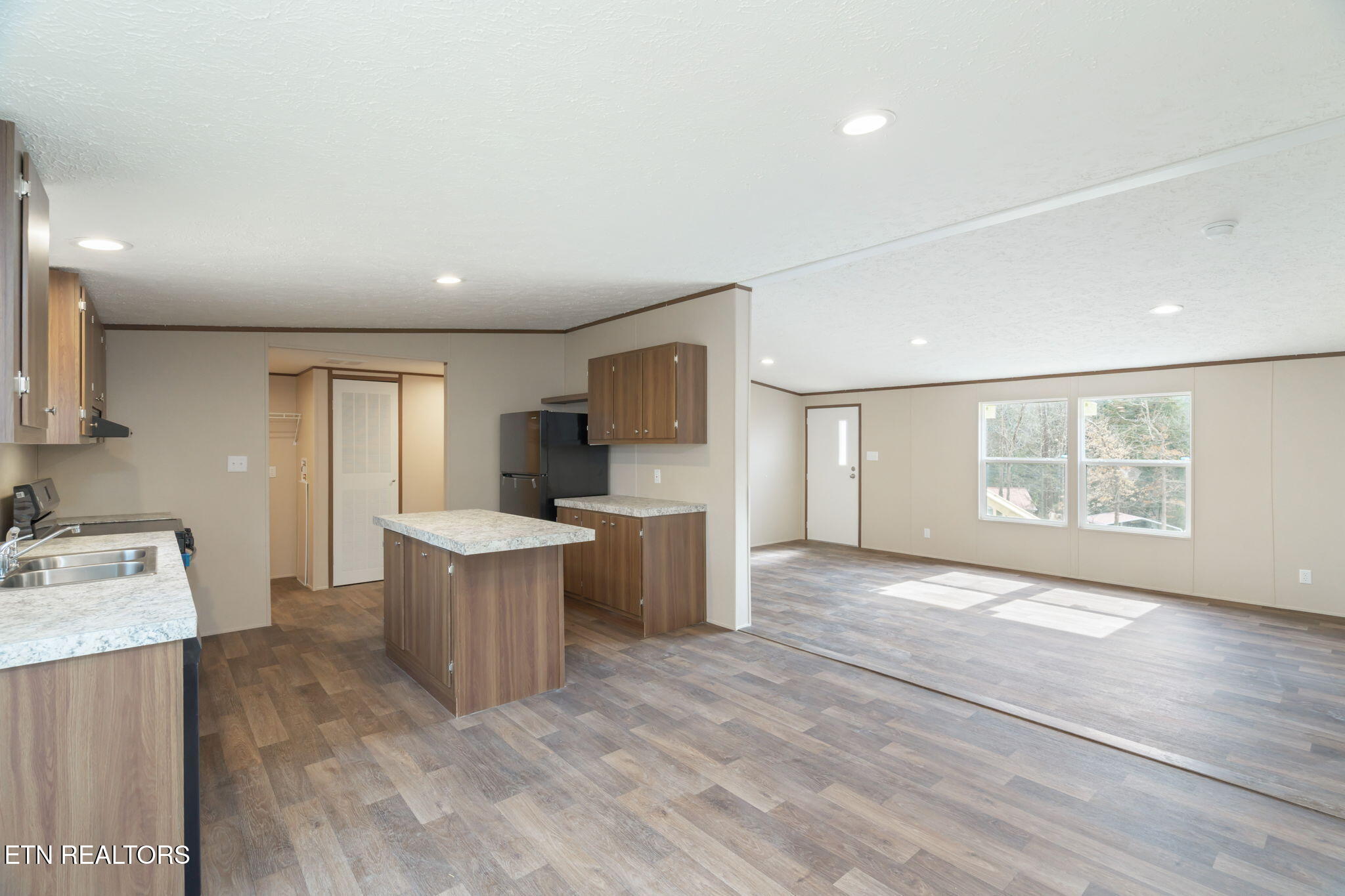 135 Rose Circle Property Photo 13