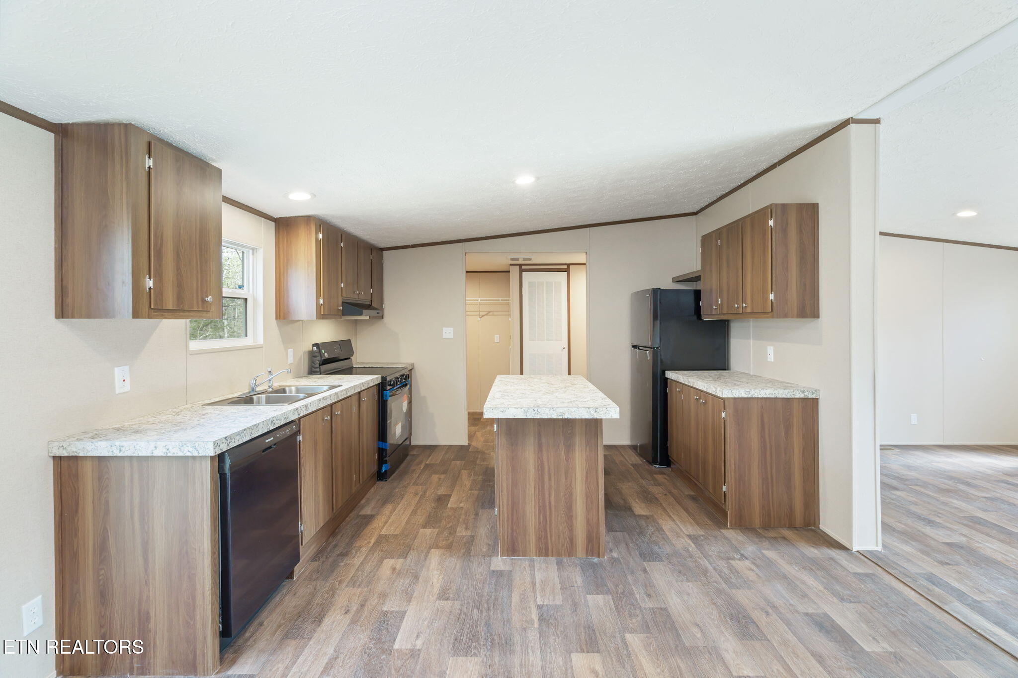 135 Rose Circle Property Photo 14