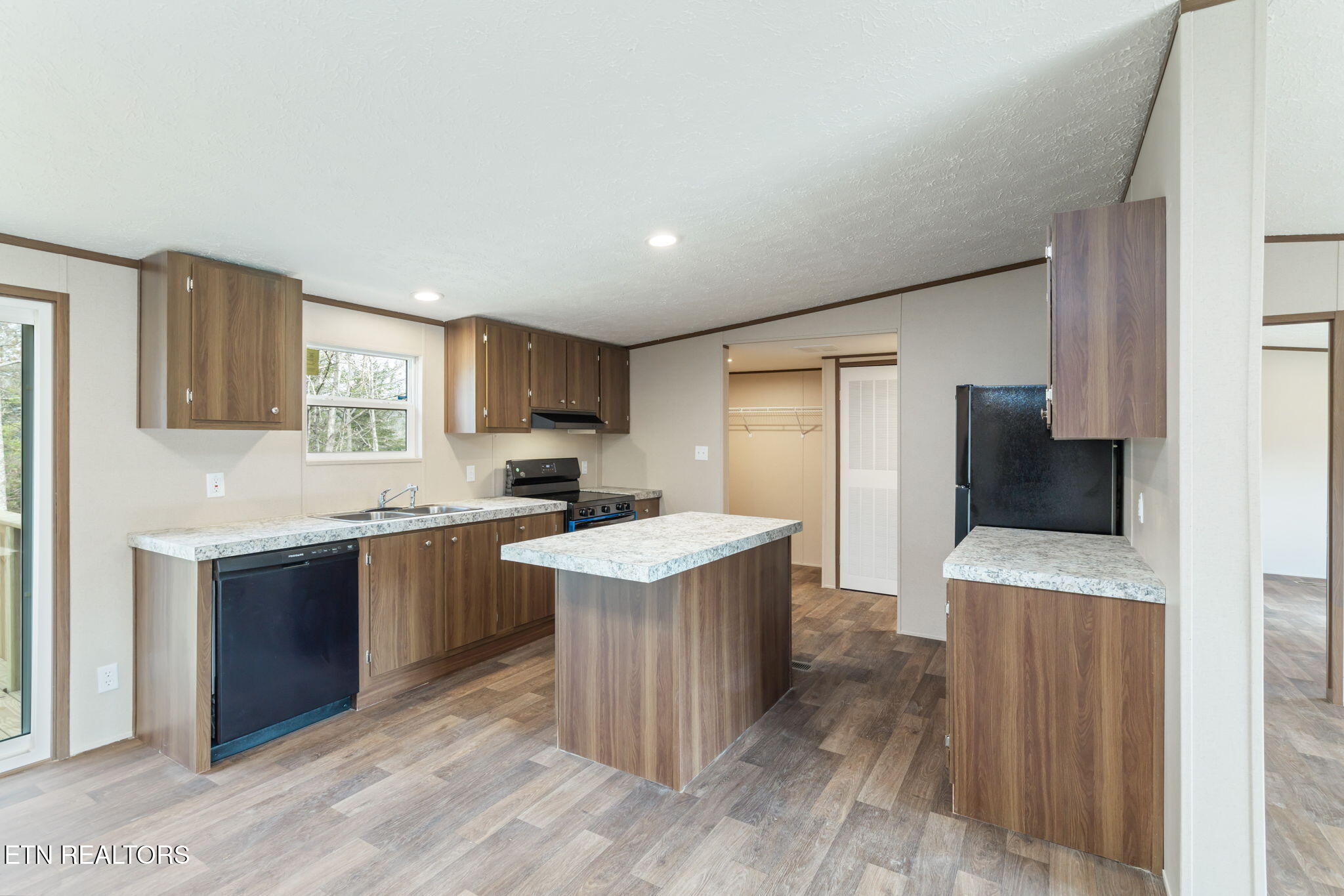 135 Rose Circle Property Photo 15