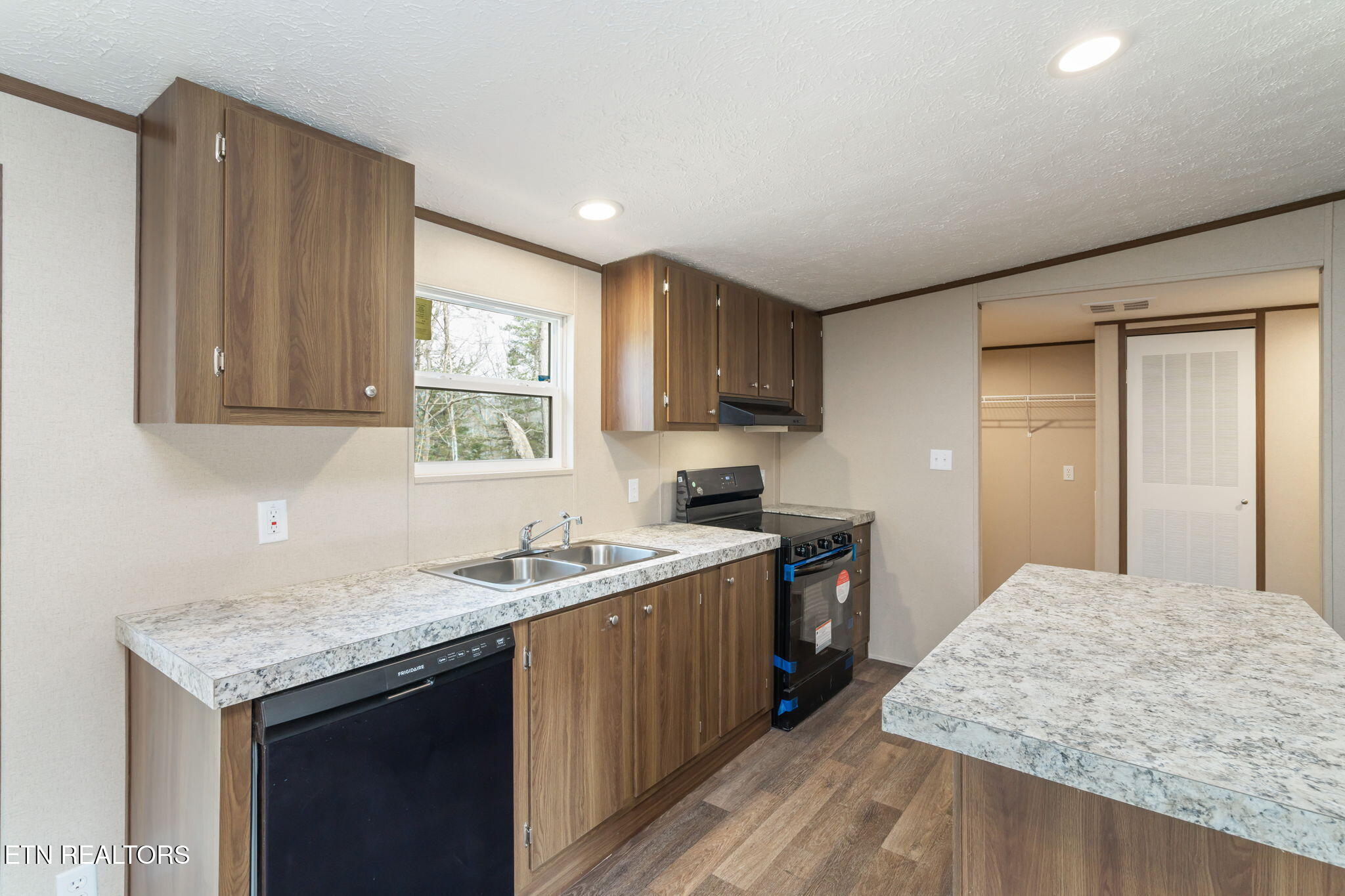 135 Rose Circle Property Photo 16
